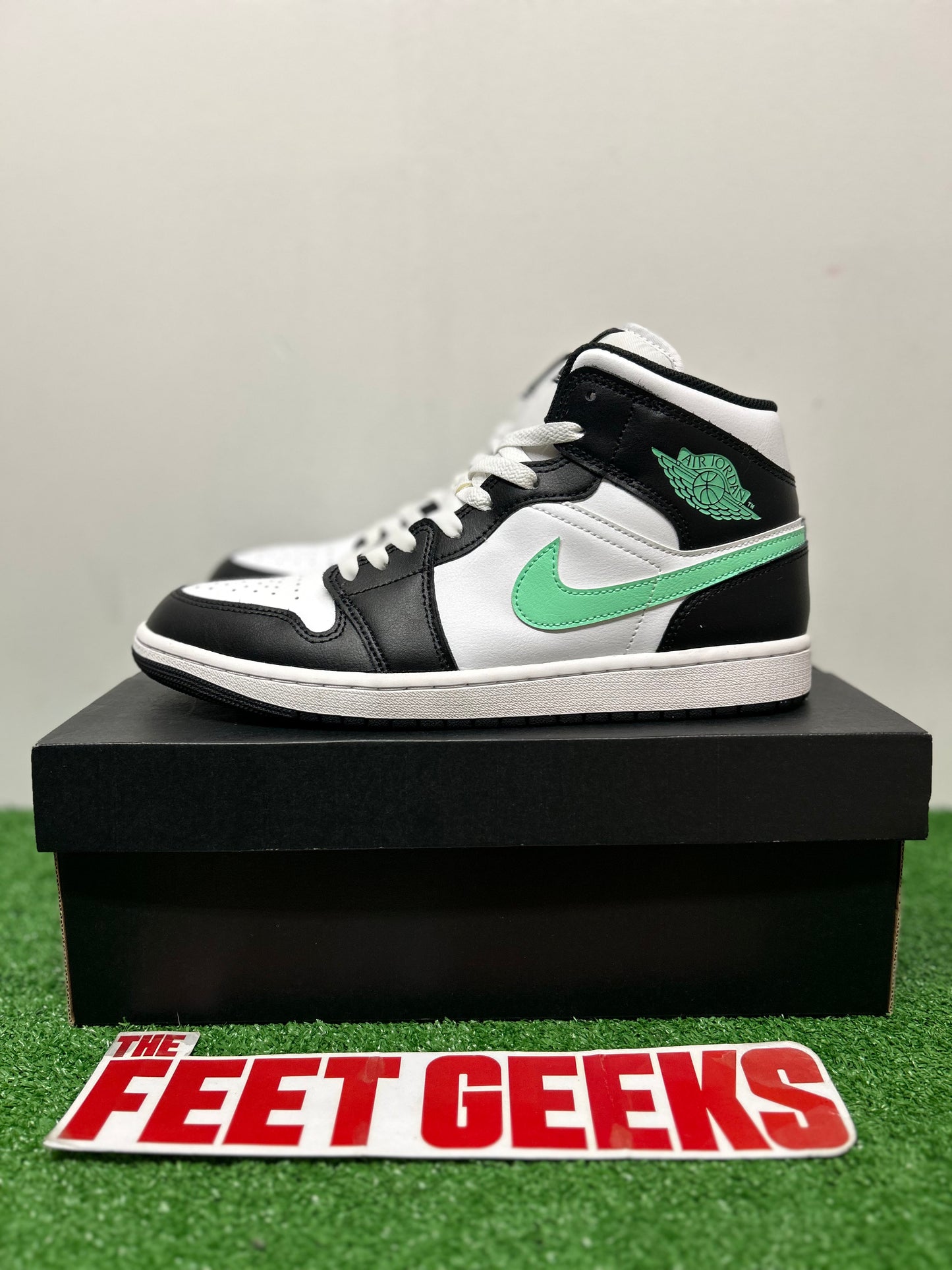 Air Jordan 1 Mid Green Glow Size 10.5 Men Shoes