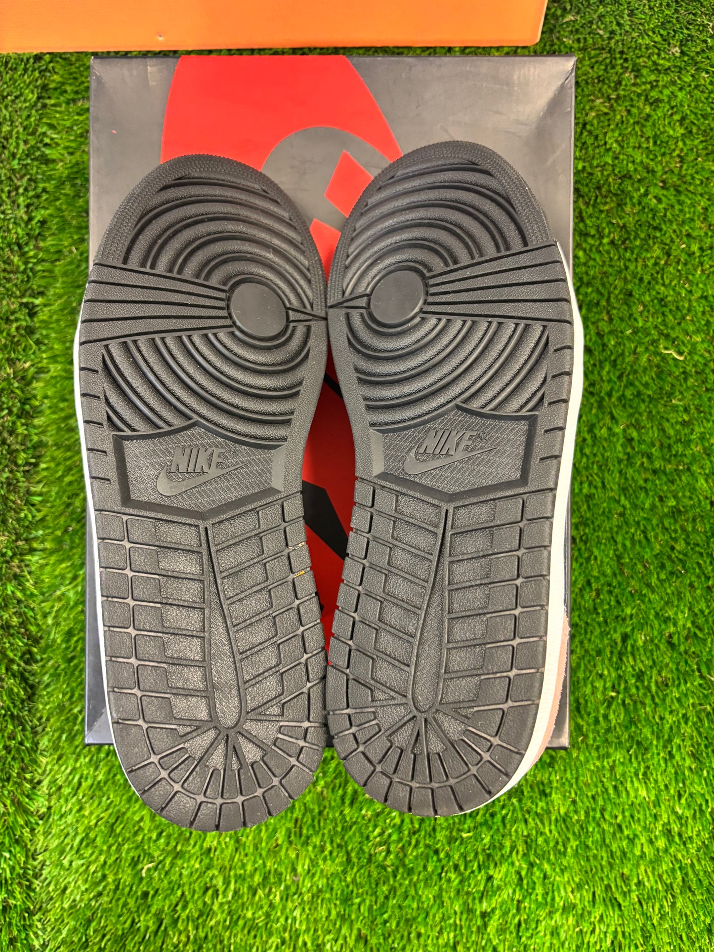 Air Jordan 1 Low Coral Size 10.5 Mens Shoes $100