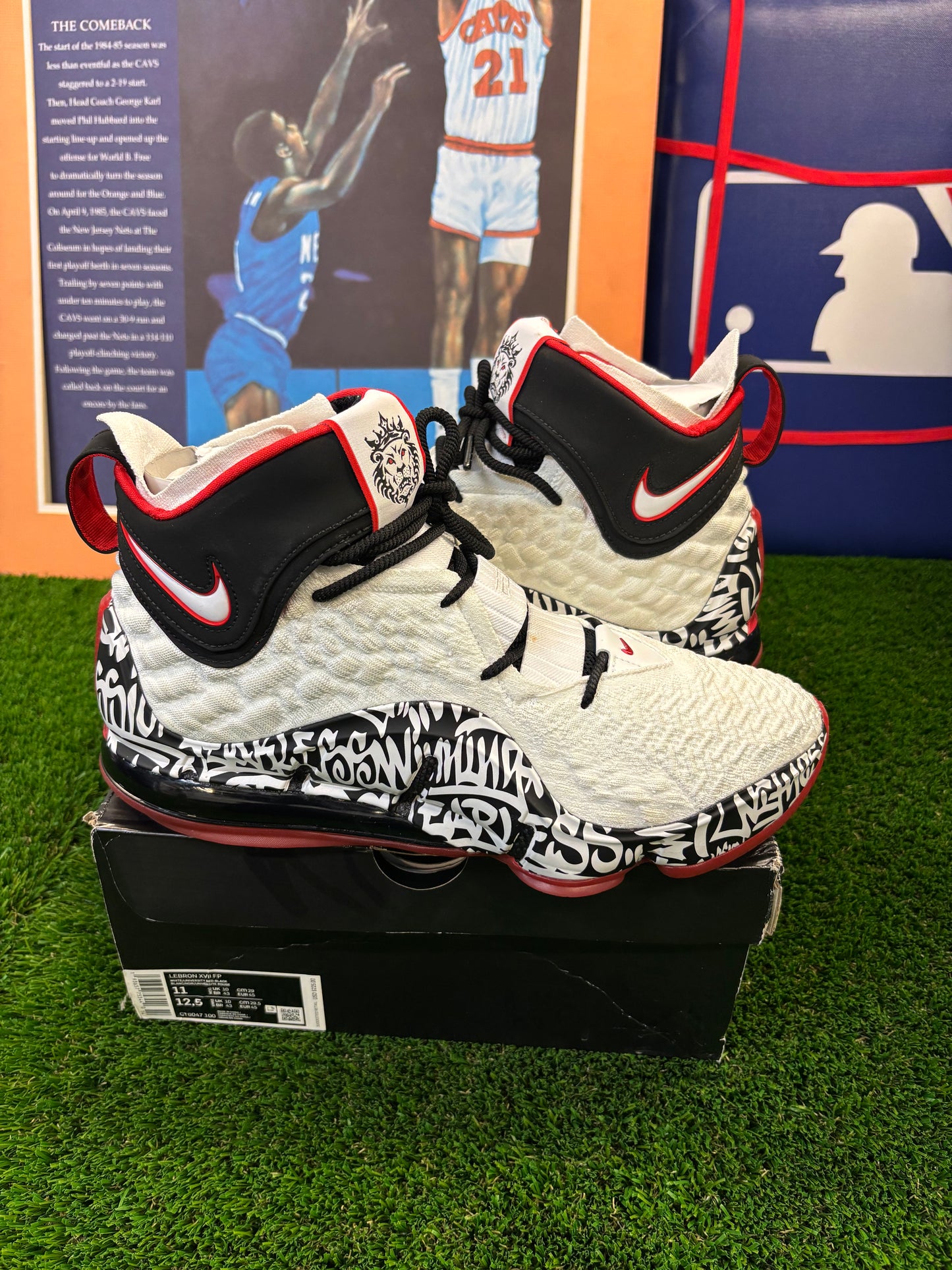 Nike LeBron 17 Graffiti Size 11 Mens Shoes $220