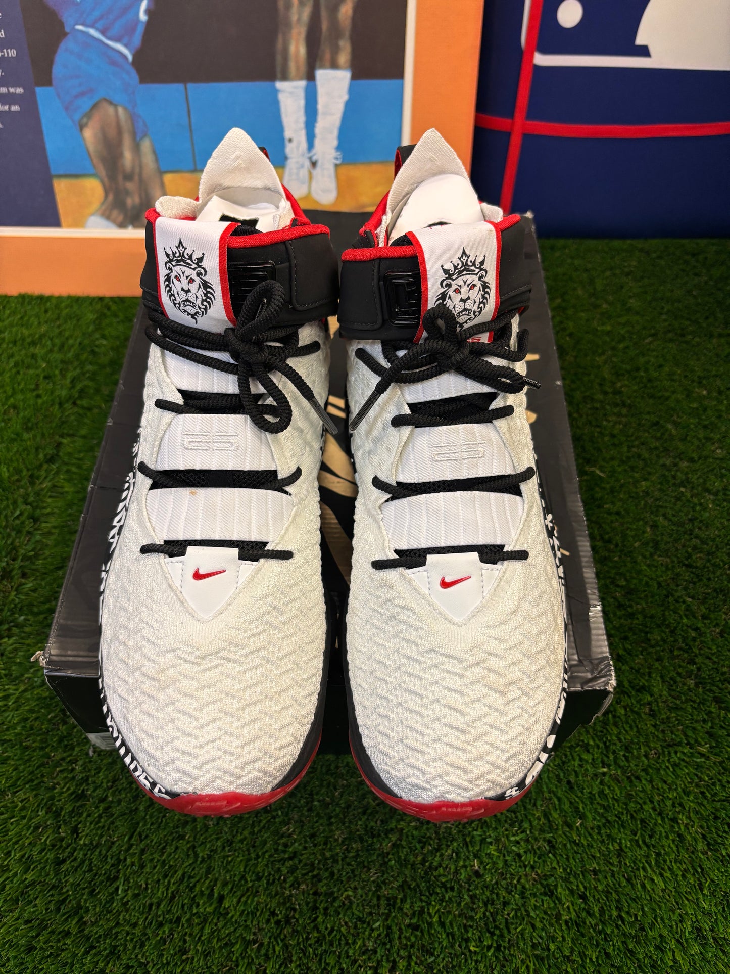 Nike LeBron 17 Graffiti Size 11 Mens Shoes $220