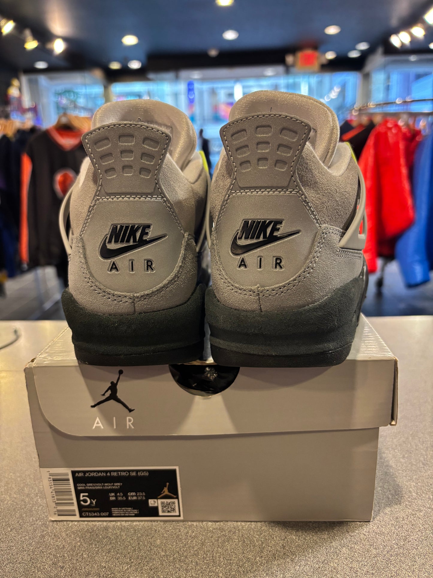 Air Jordan 4 Neon 95 Size 5Y $150