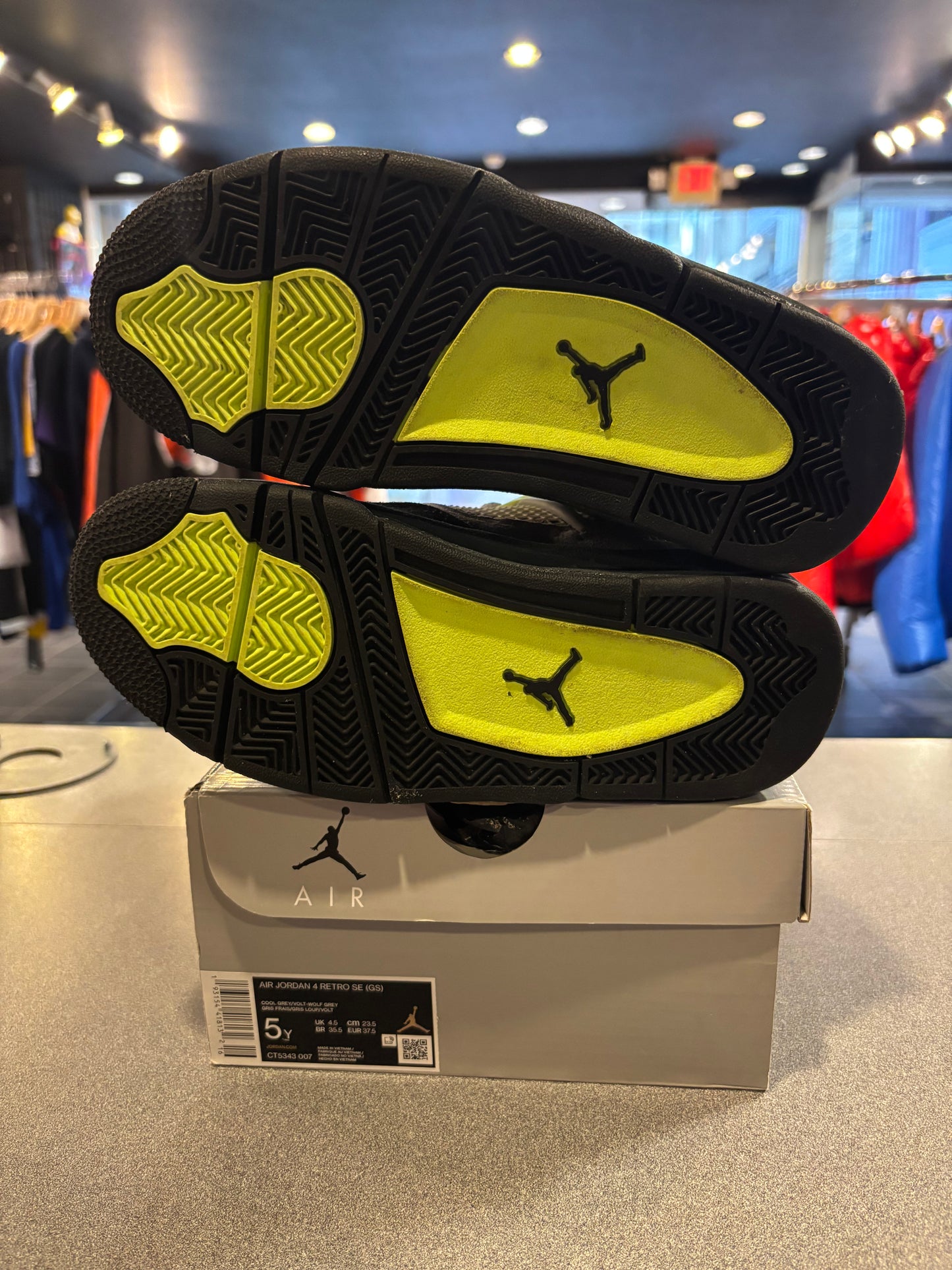 Air Jordan 4 Neon 95 Size 5Y $150