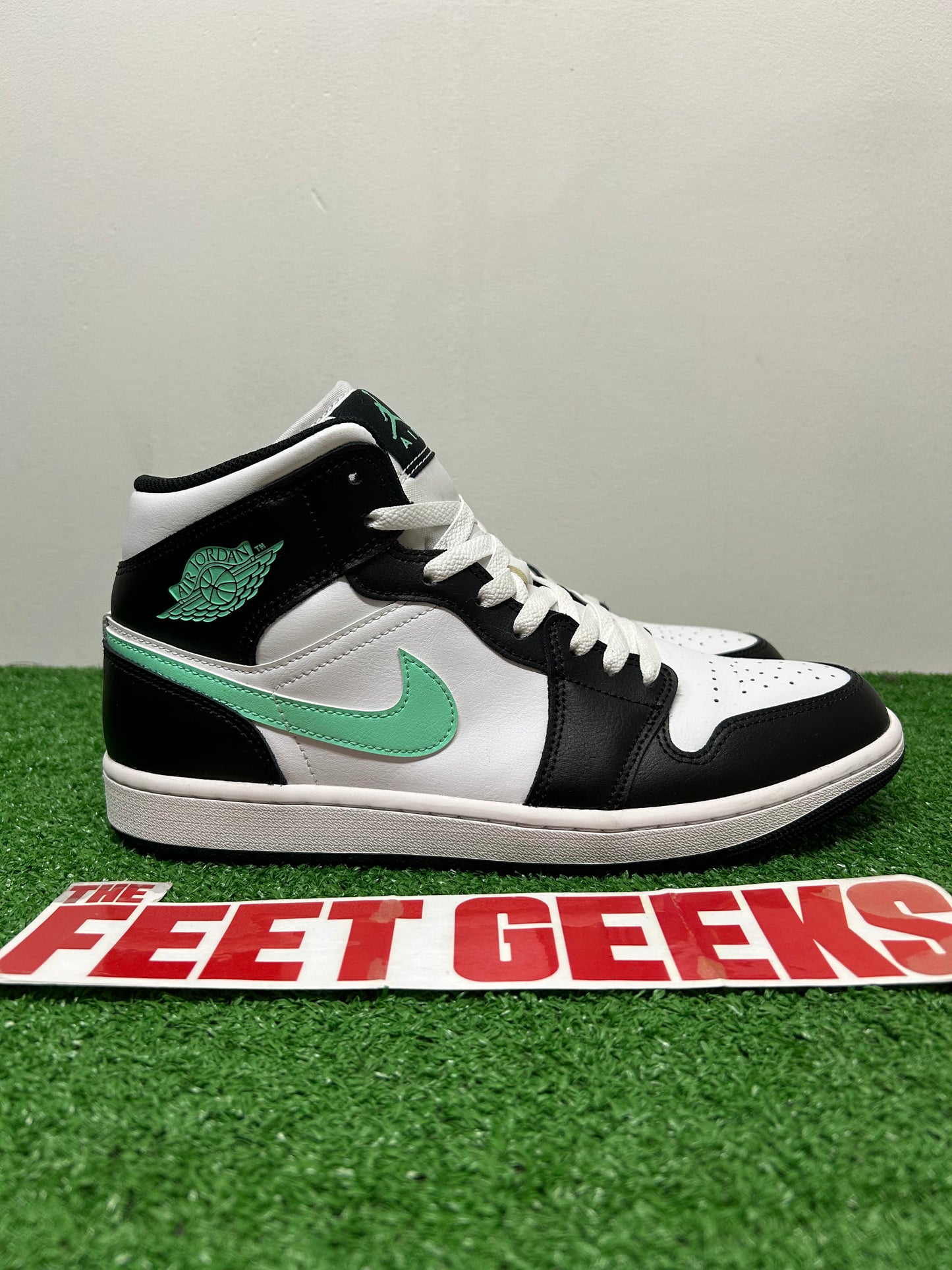 Air Jordan 1 Mid Green Glow Size 10.5 Men Shoes