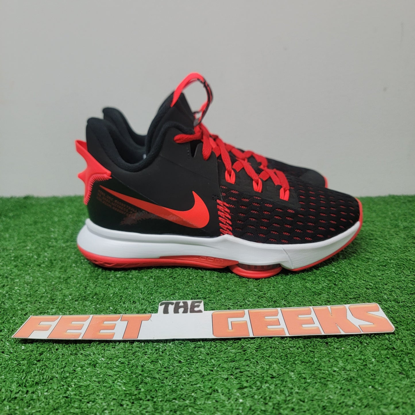 Nike LeBron Witness 5 Bred Size 7.5 Men Shoes