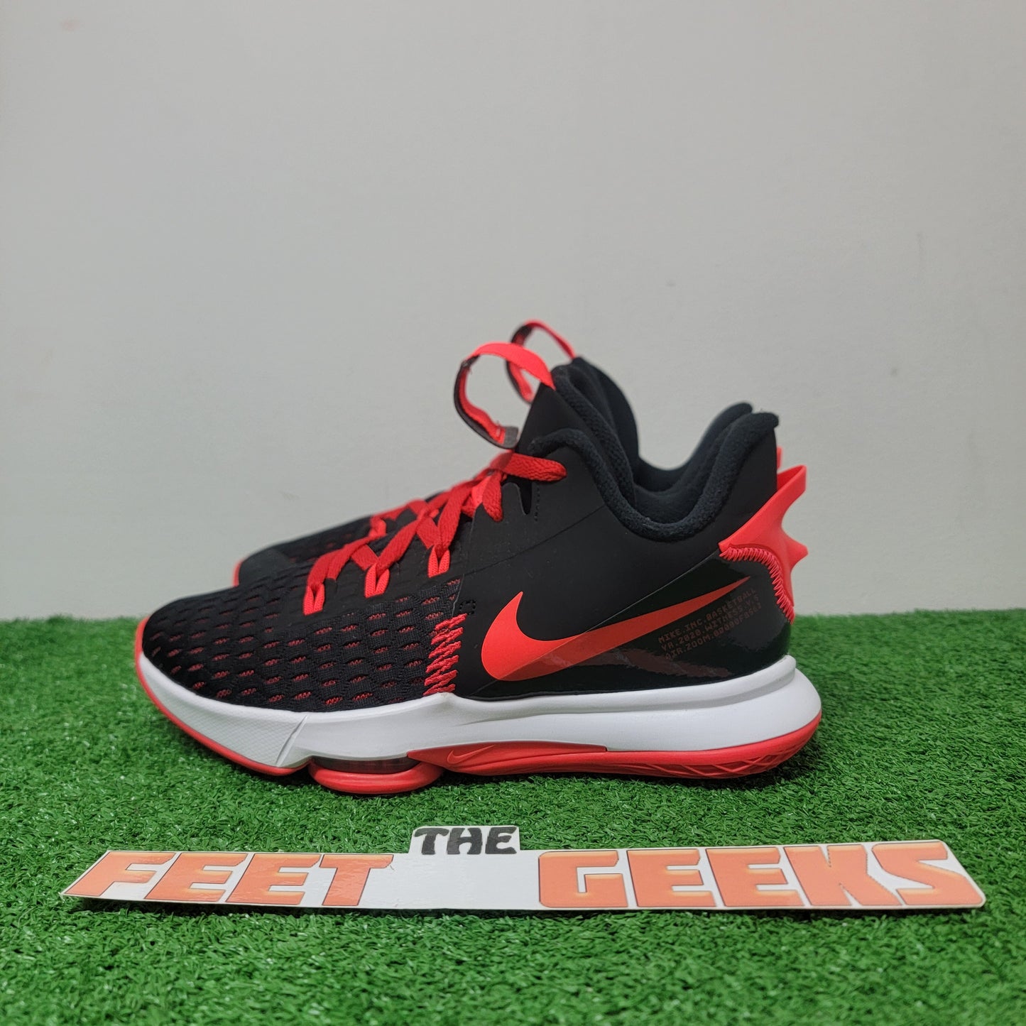 Nike LeBron Witness 5 Bred Size 7.5 Men Shoes