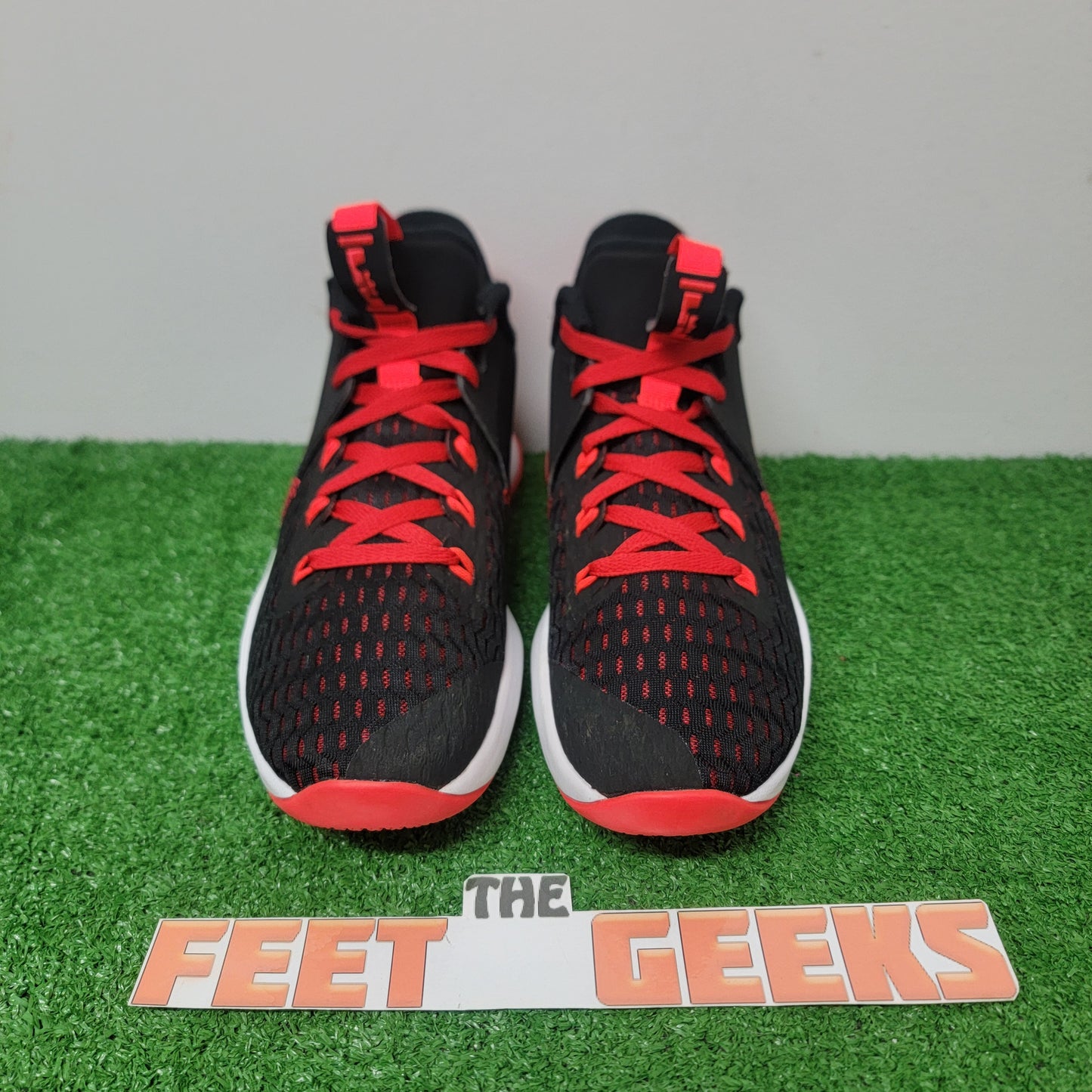 Nike LeBron Witness 5 Bred Size 7.5 Men Shoes
