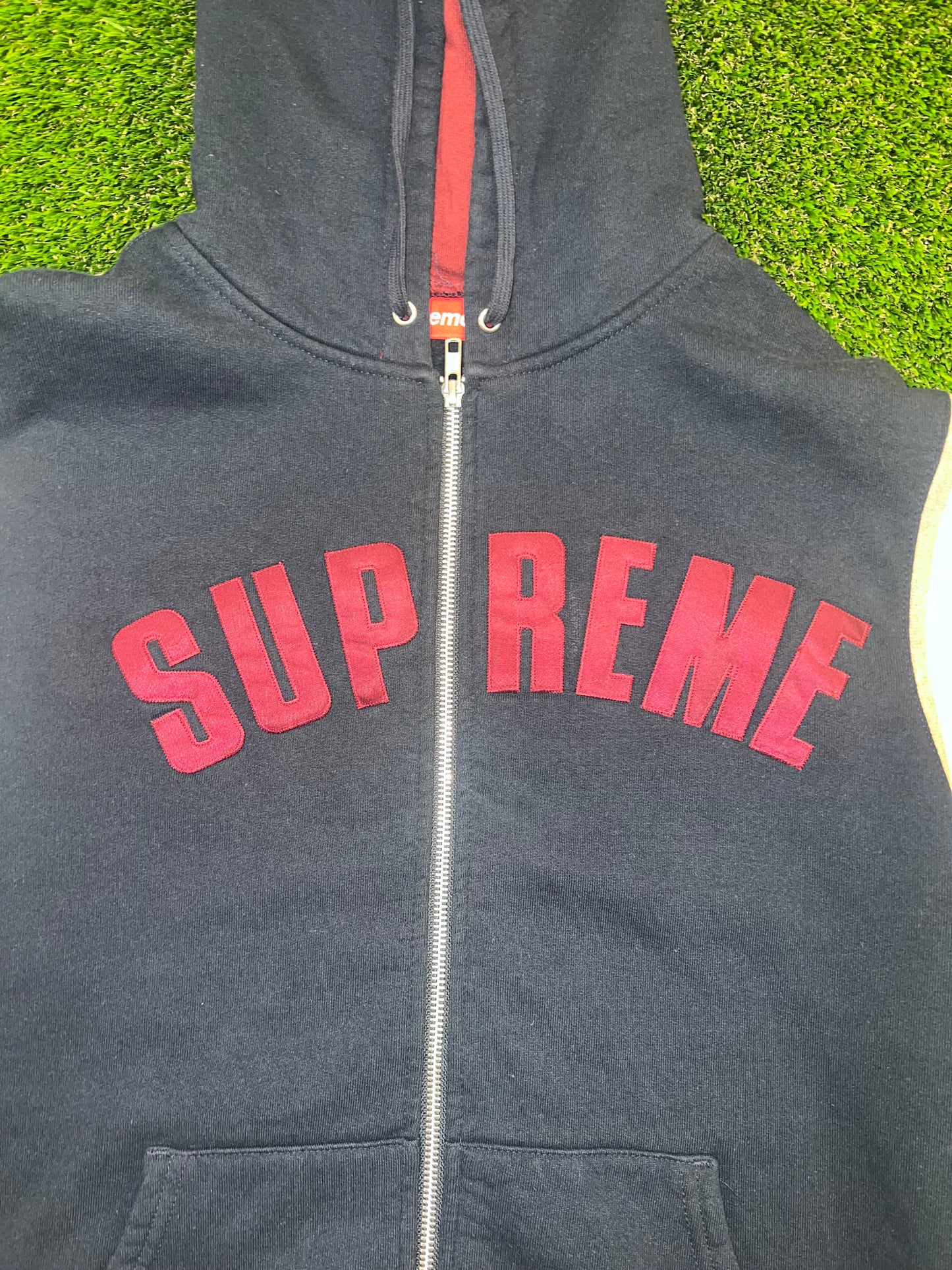 Men’s Supreme Hoodie Size Medium Pre-Owned