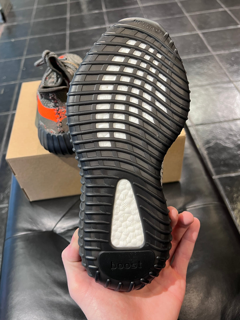 Yeezy 350v2 Carbon Beluga Size 6 Gradeschool Shoes