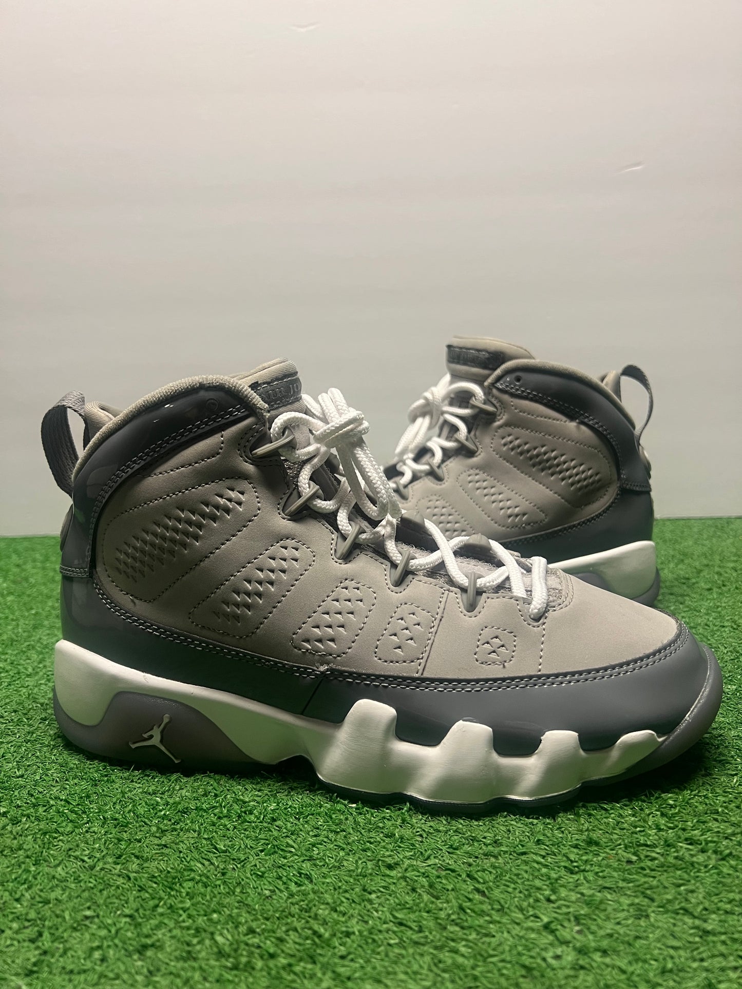 Gradeschool Air Jordan 9 Cool Grey Size 7