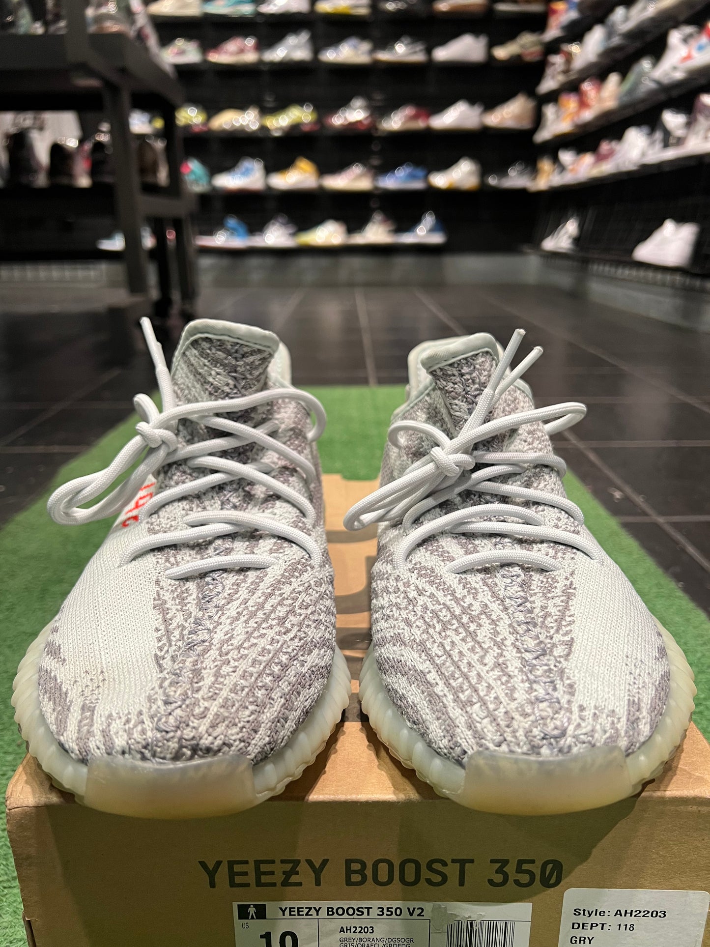 Men’s Yeezy Blue Tint Size 10.5 Pre-Owned No Box