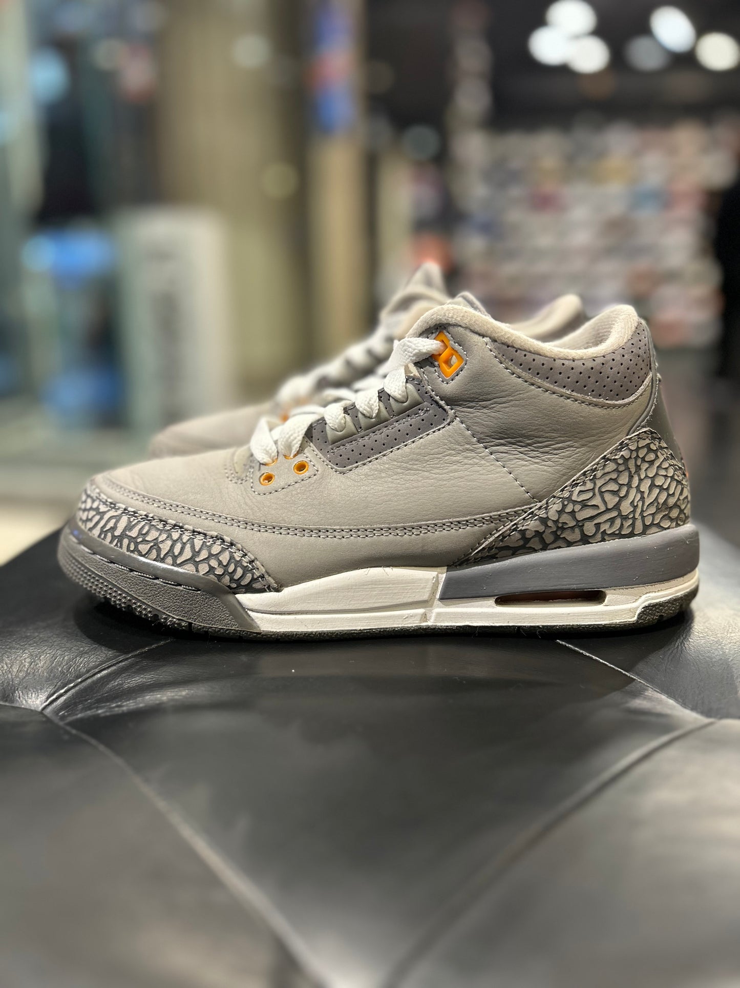 Air Jordan 3 Retro Cool Grey size 7y Gradeschool Shoes