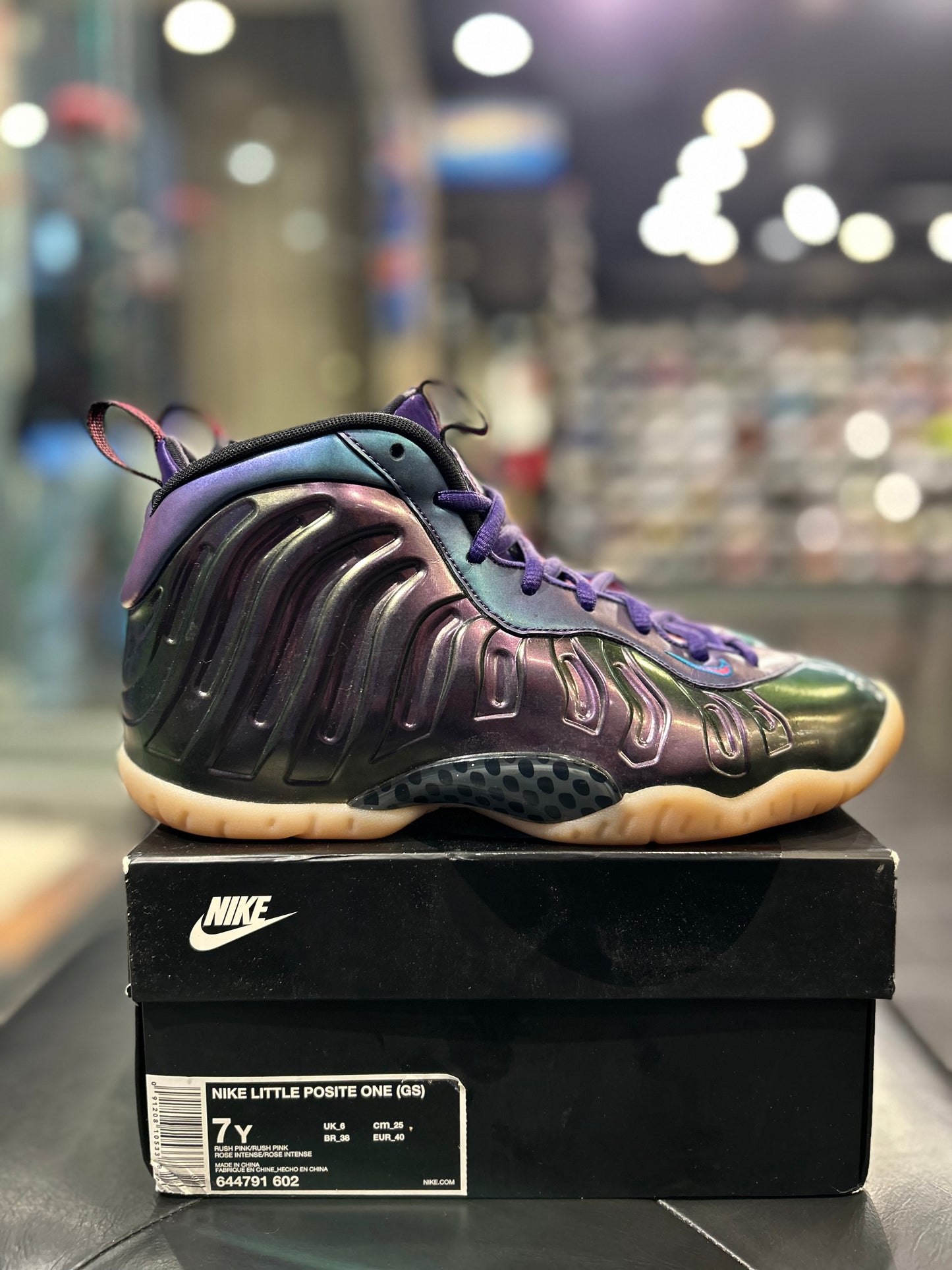Nike Air Foamposite One Iridescent Purple size 7y