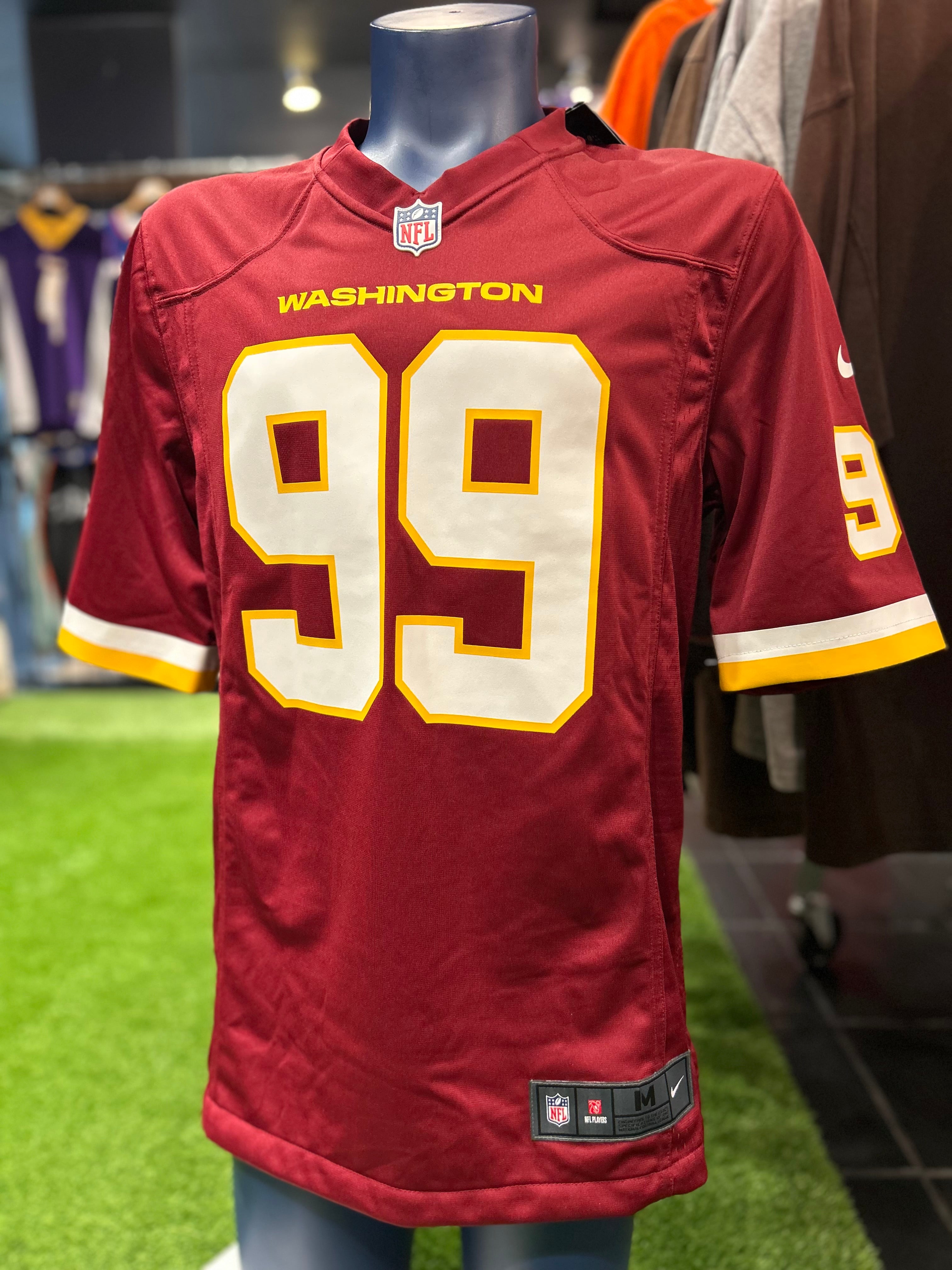 NWT Nike Washington Redskins #99 Chase Young Jersey Size Medium