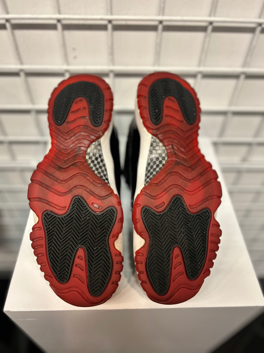 Air Jordan 11 Retro Bred 2001 Size 10 Men’s Shoes