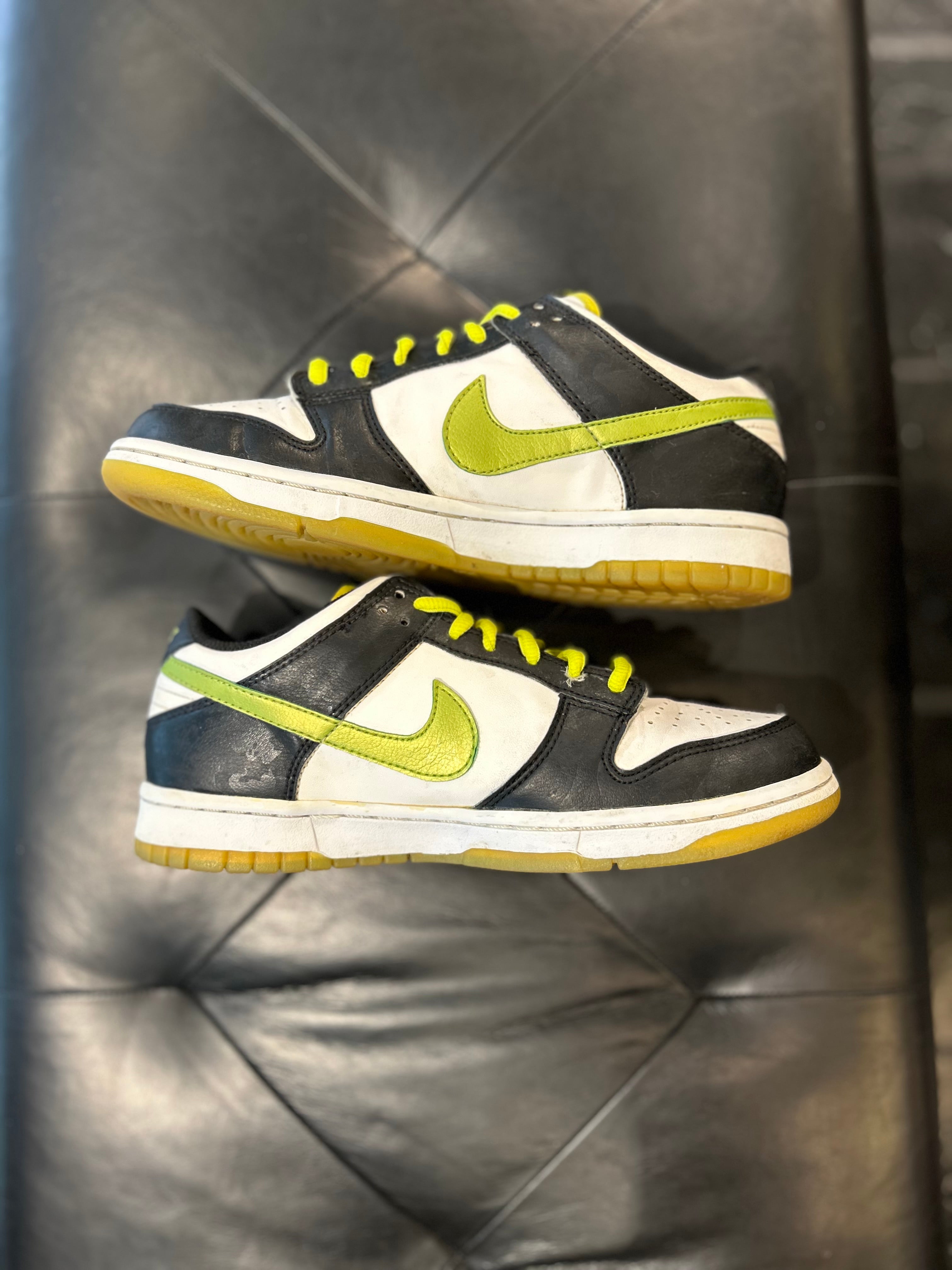 2008 Nike Dunk Low Glow in the Dark size 6.5y Boys Grade School Shoes
