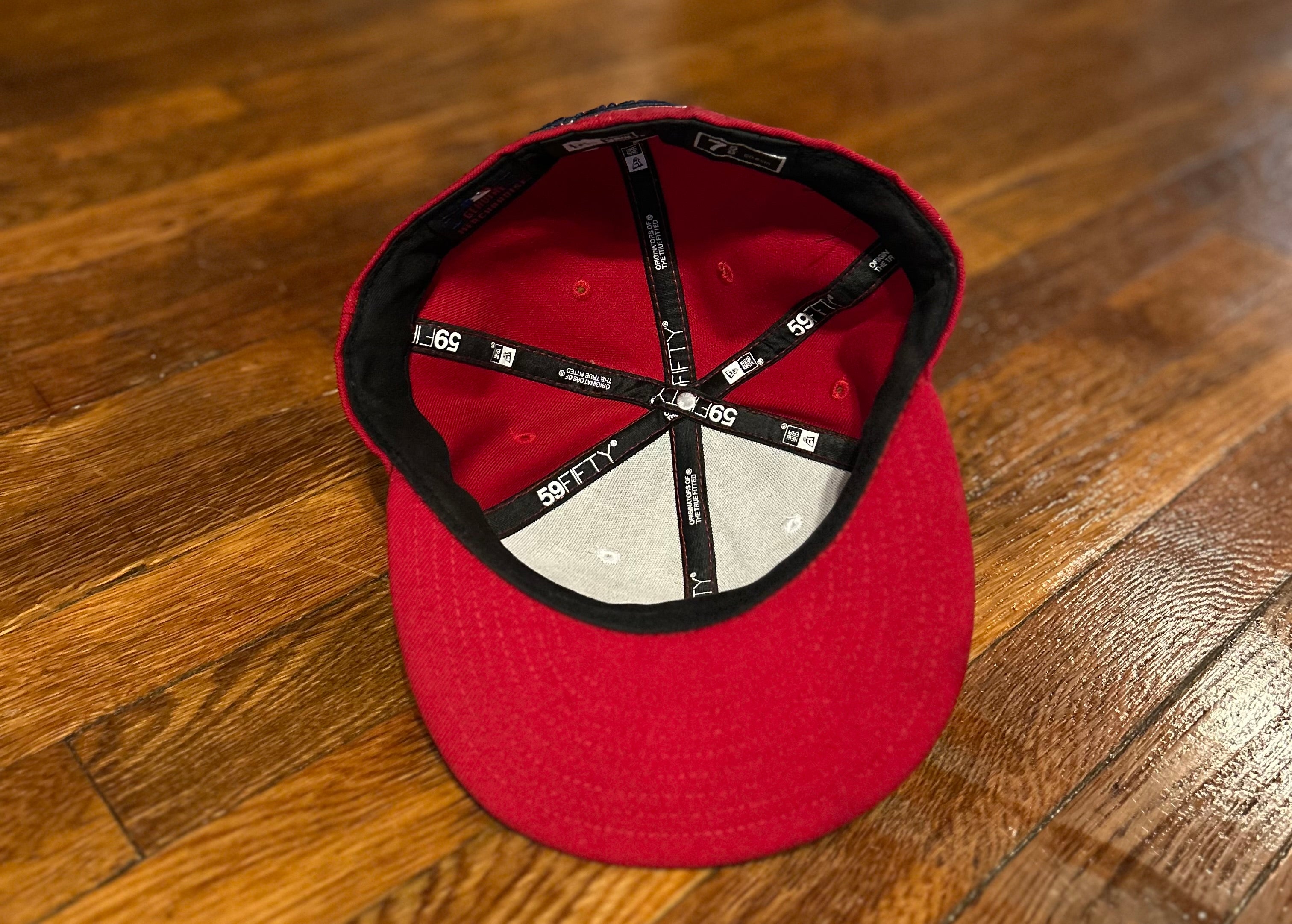 New Era 59FIFTY Cleveland Indians Retro Oval Script Pinwheel Fitted Cap White Red Black 7 5/8 60.6cm Cooperstown Collection