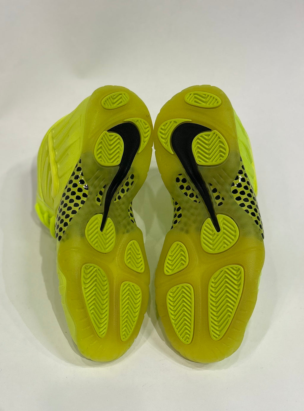 Nike Foamposite Pro Volt Size 5y Grade School Shoes