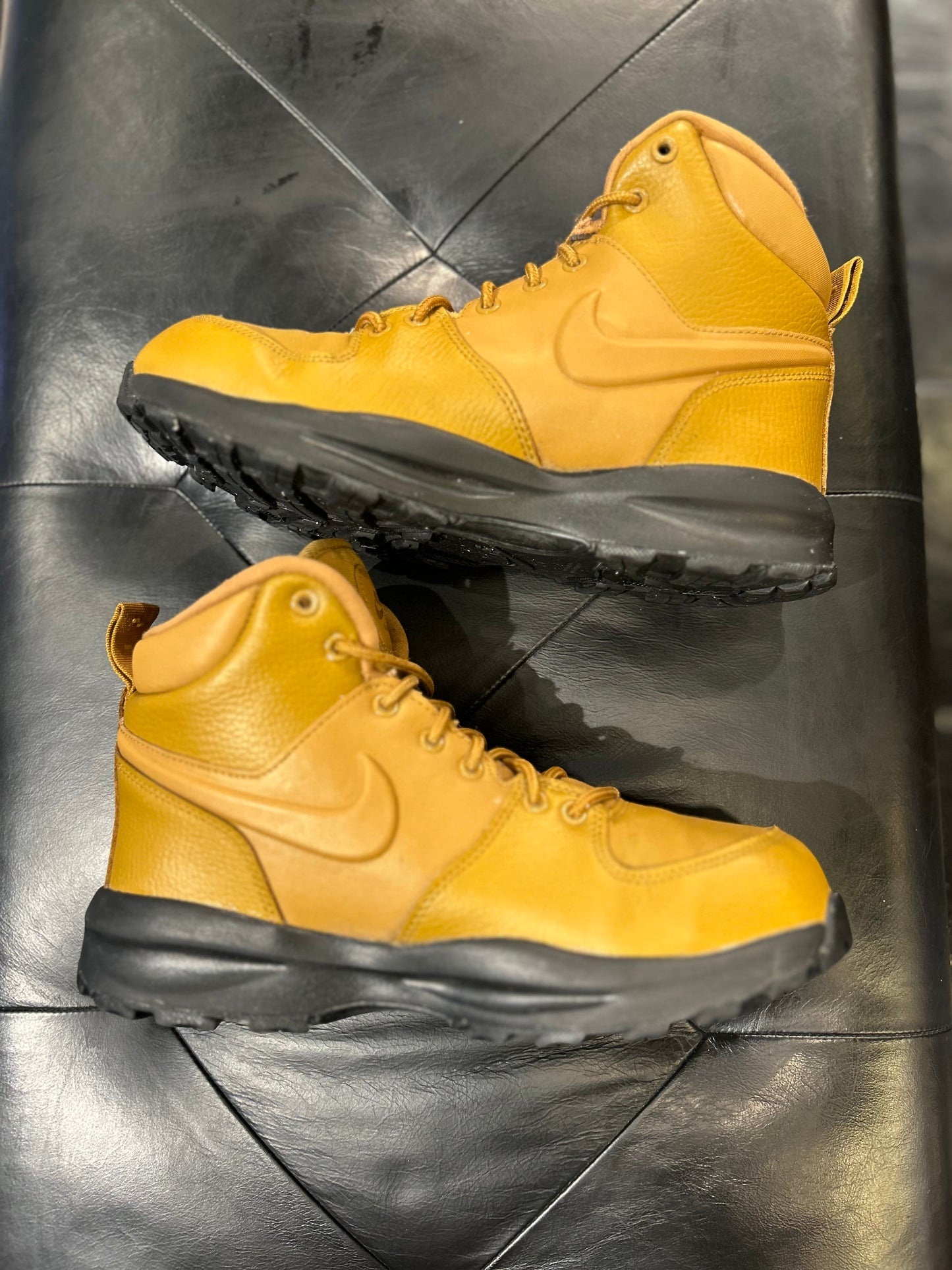 Nike Manoa Boots Size 7y