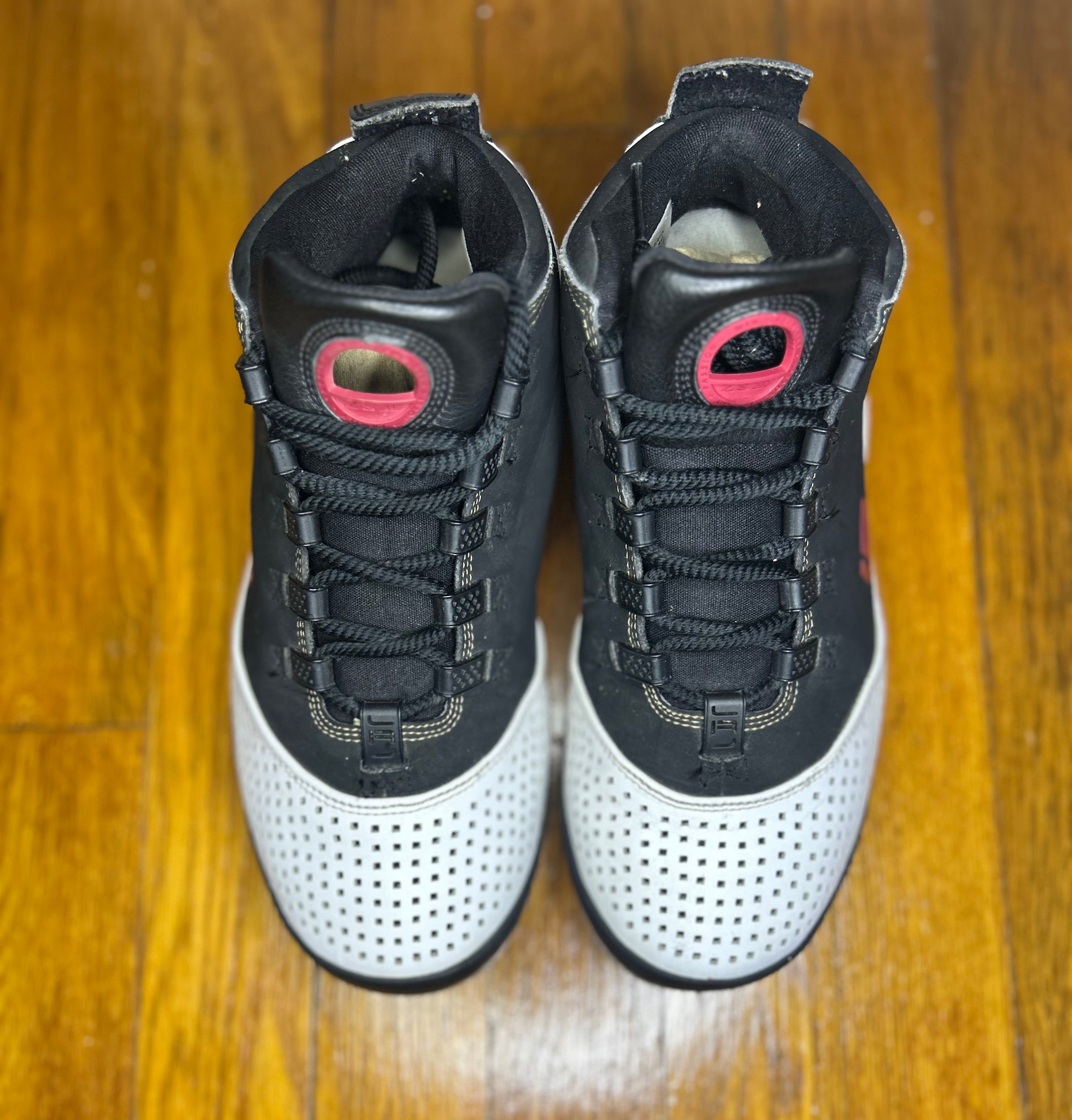 Nike Zoom LeBron James Soldier II Size 6Y Gradeschool Shoes