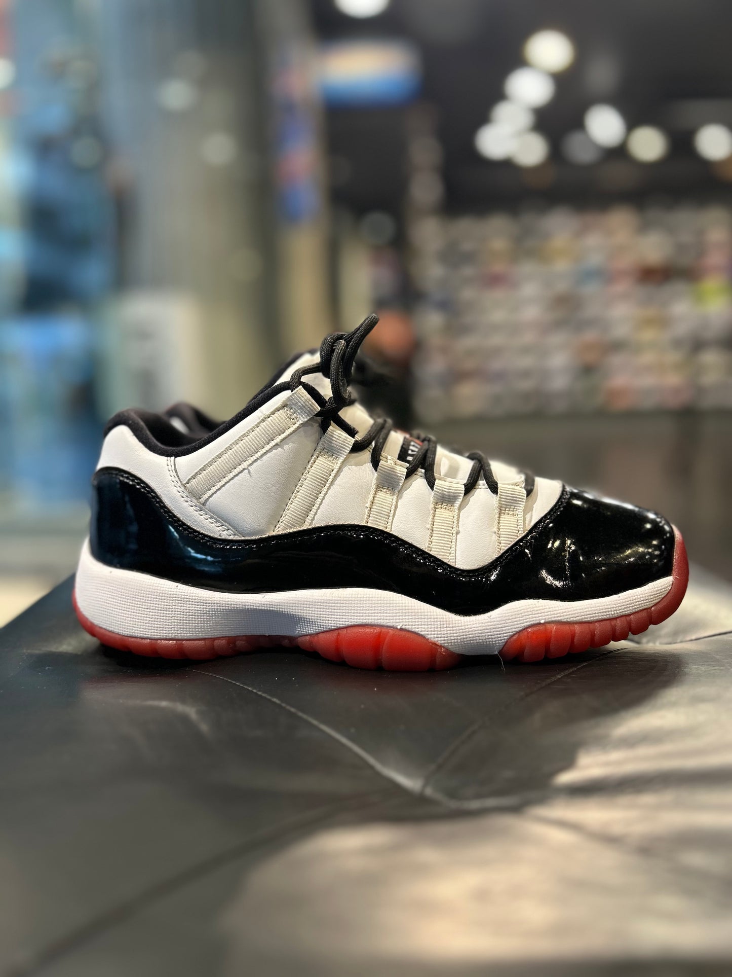 Air Jordan 11 Low Concord Bred size 7y