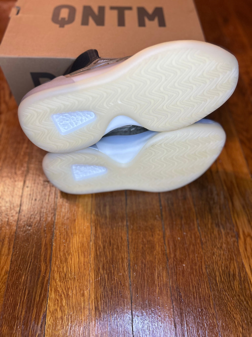 Adidas Yeezy Quantum Size 7.5 Men Shoes