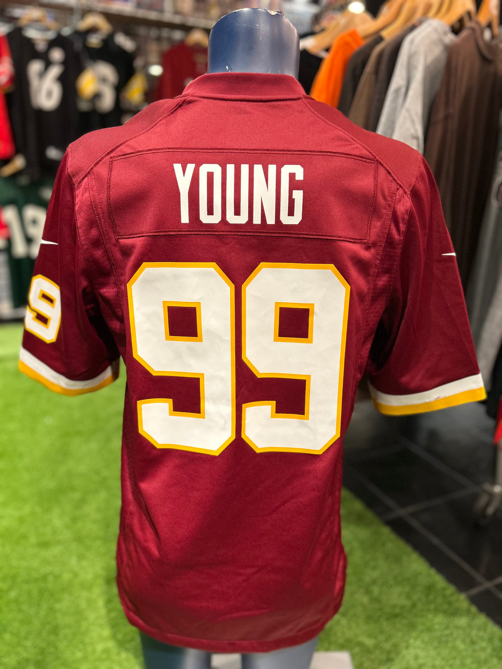 NWT Nike Washington Redskins #99 Chase Young Jersey Size Medium