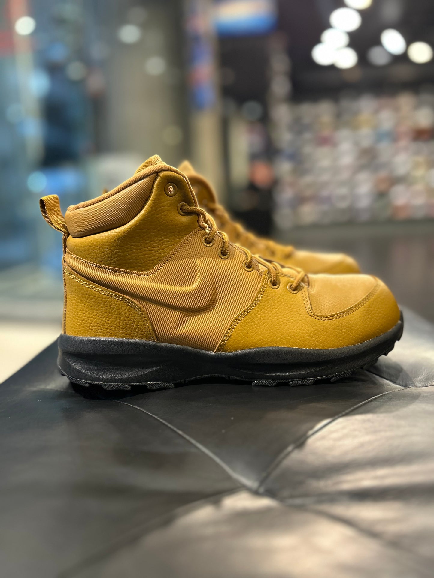 Nike Manoa Boots Size 7y