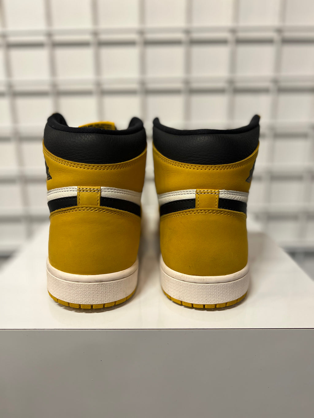 Air Jordan 1 Yellow Ochre Size 11 Men’s Shoes