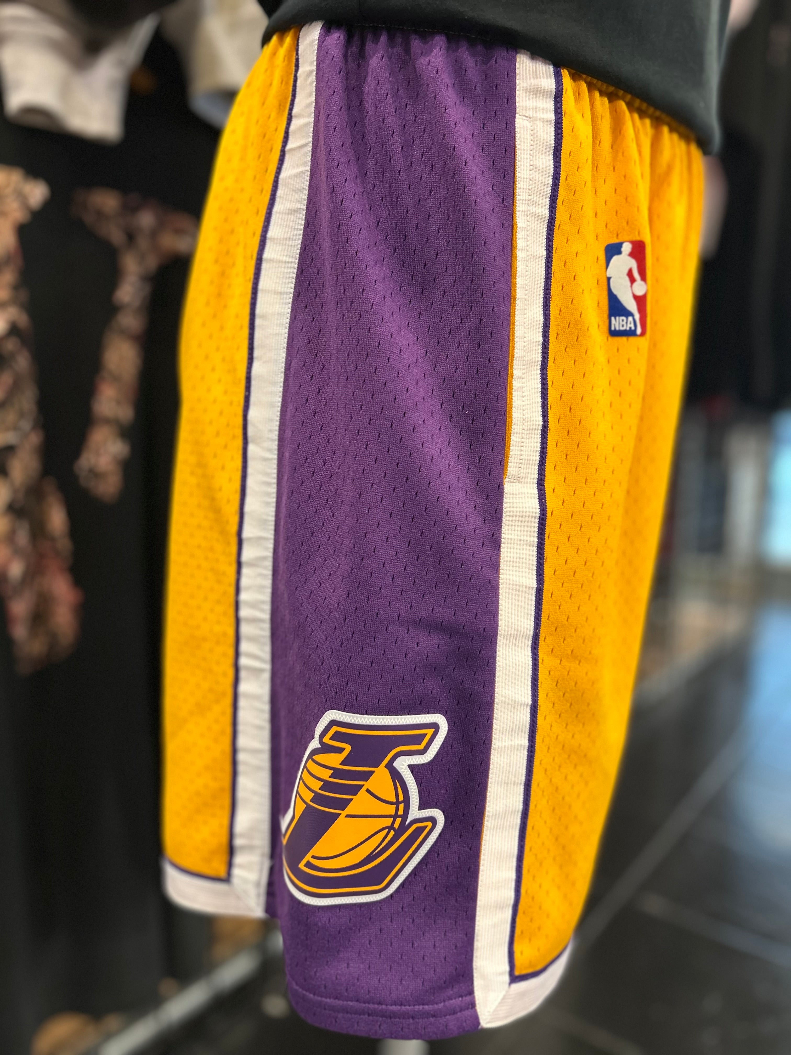 Los Angeles Lakers LeBron James Set Nike T Shirt and Mitchell and Ness Shorts Size Medium