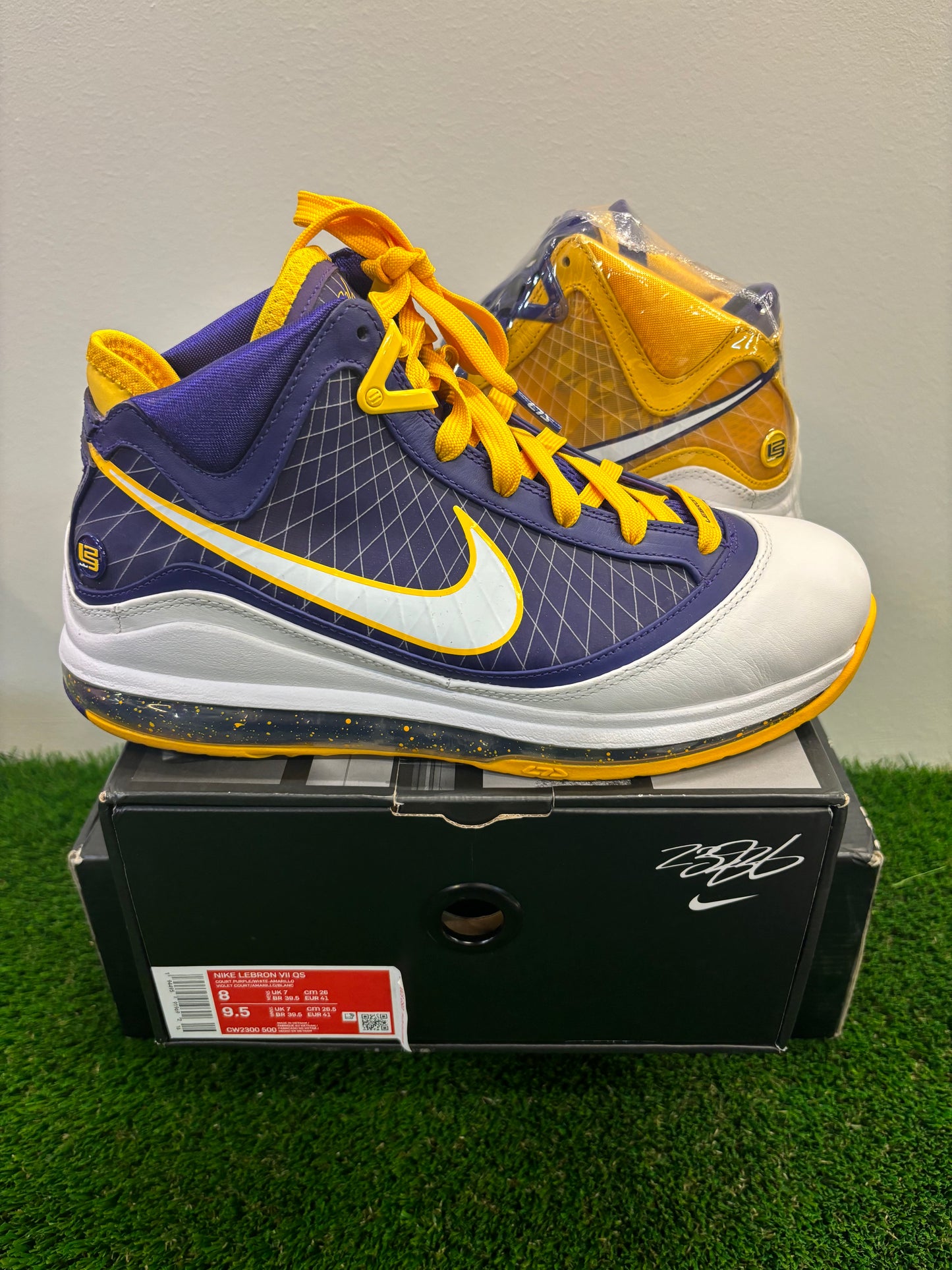 Men’s Lebron Media 7 Size 8 Size 8 $220