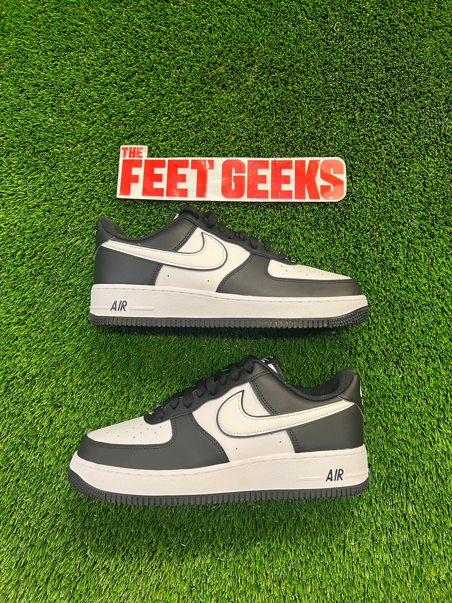 Men’s Air Force 1 Low White Swoosh Panda Size 9 Shoes Brand New