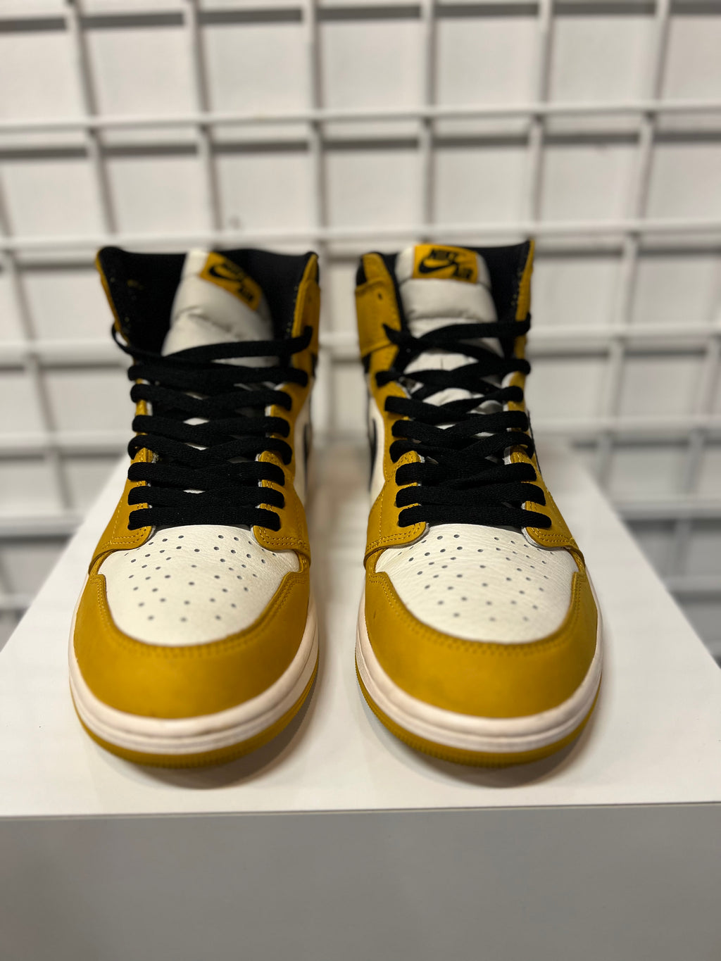 Air Jordan 1 Yellow Ochre Size 11 Men’s Shoes