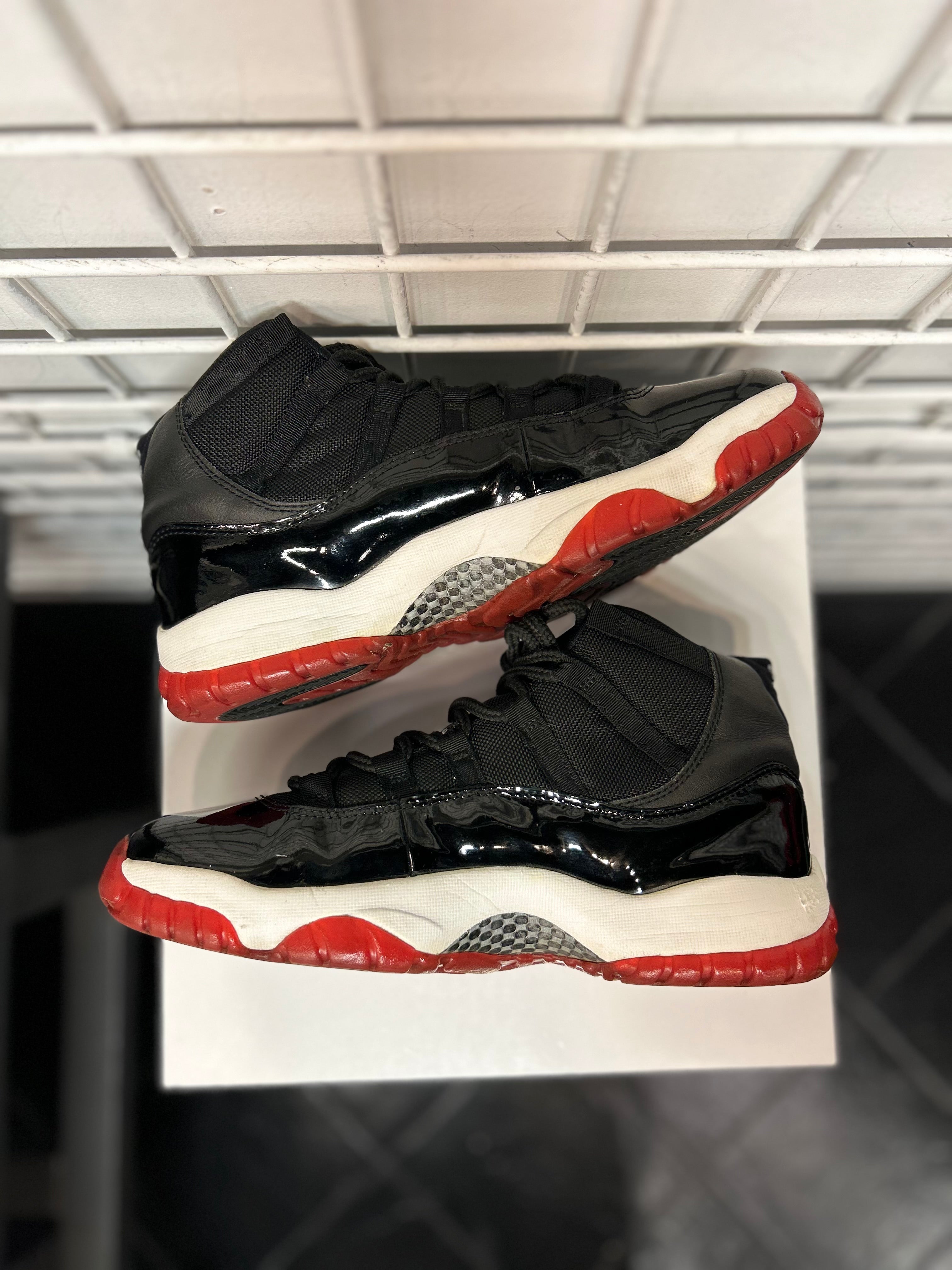 Air Jordan 11 Retro Bred 2001 Size 10 Men’s Shoes
