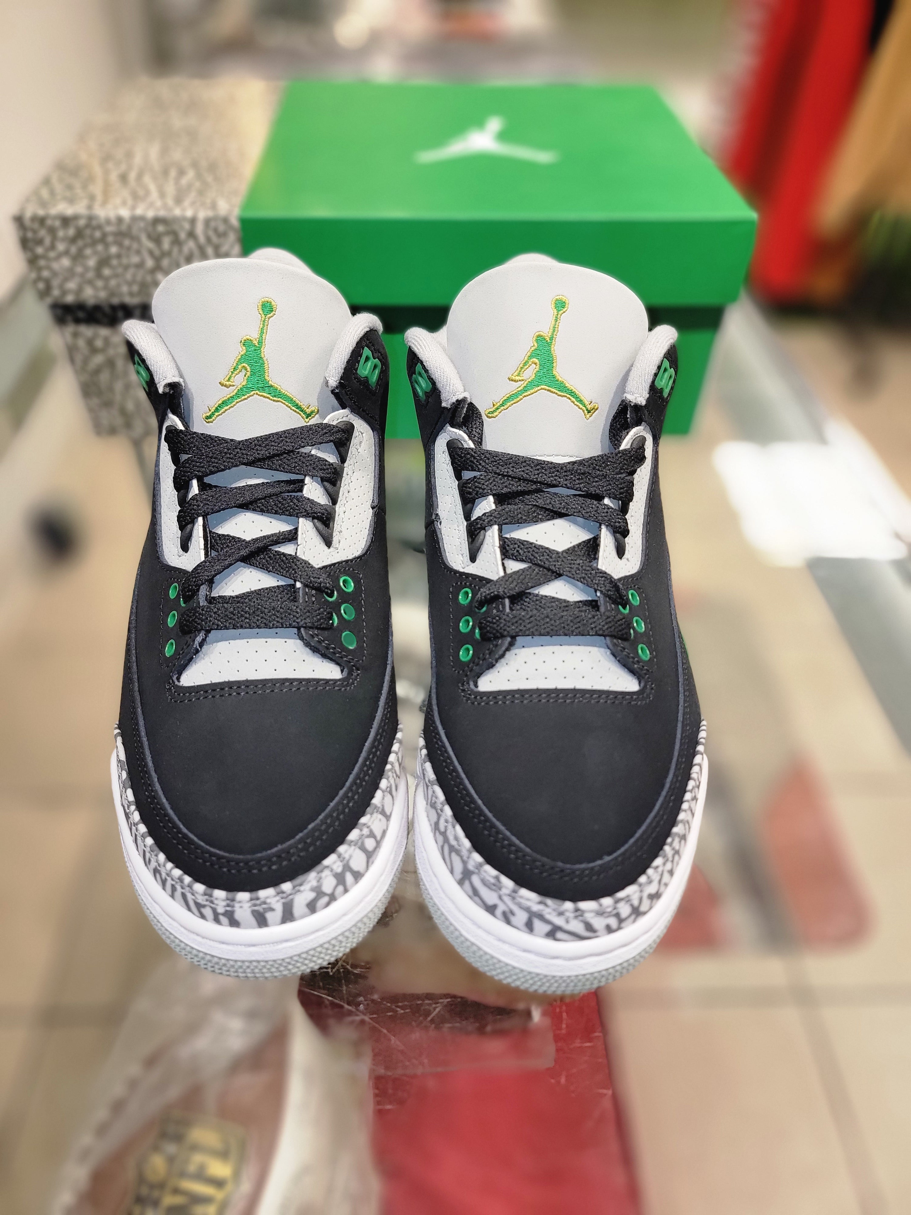 Air Jordan 3 Retro Pine Green size 7.5 Men shoes