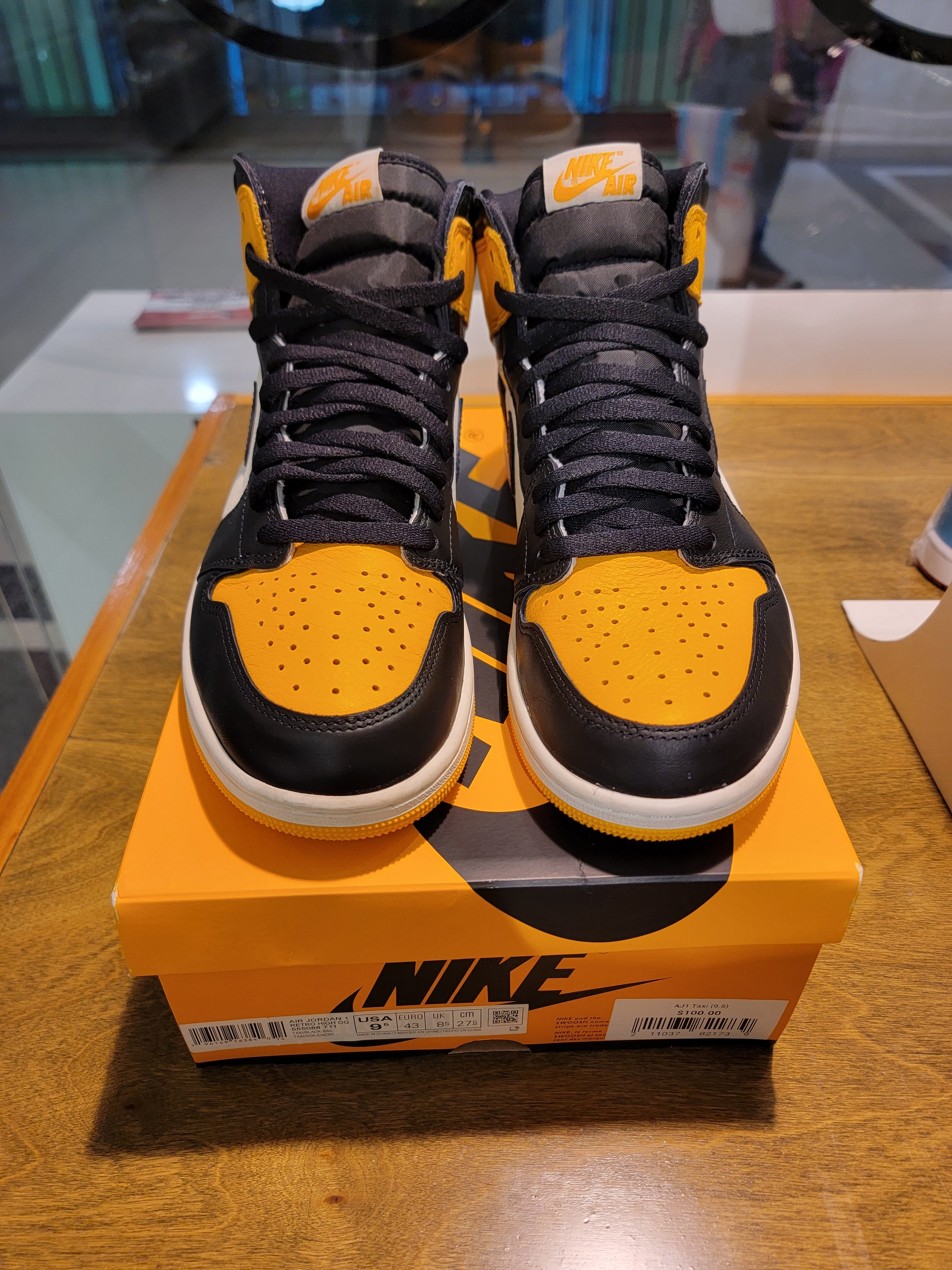 Men’s Pre Owned Air Jordan 1 Retro Yellow Toe Size 9.5