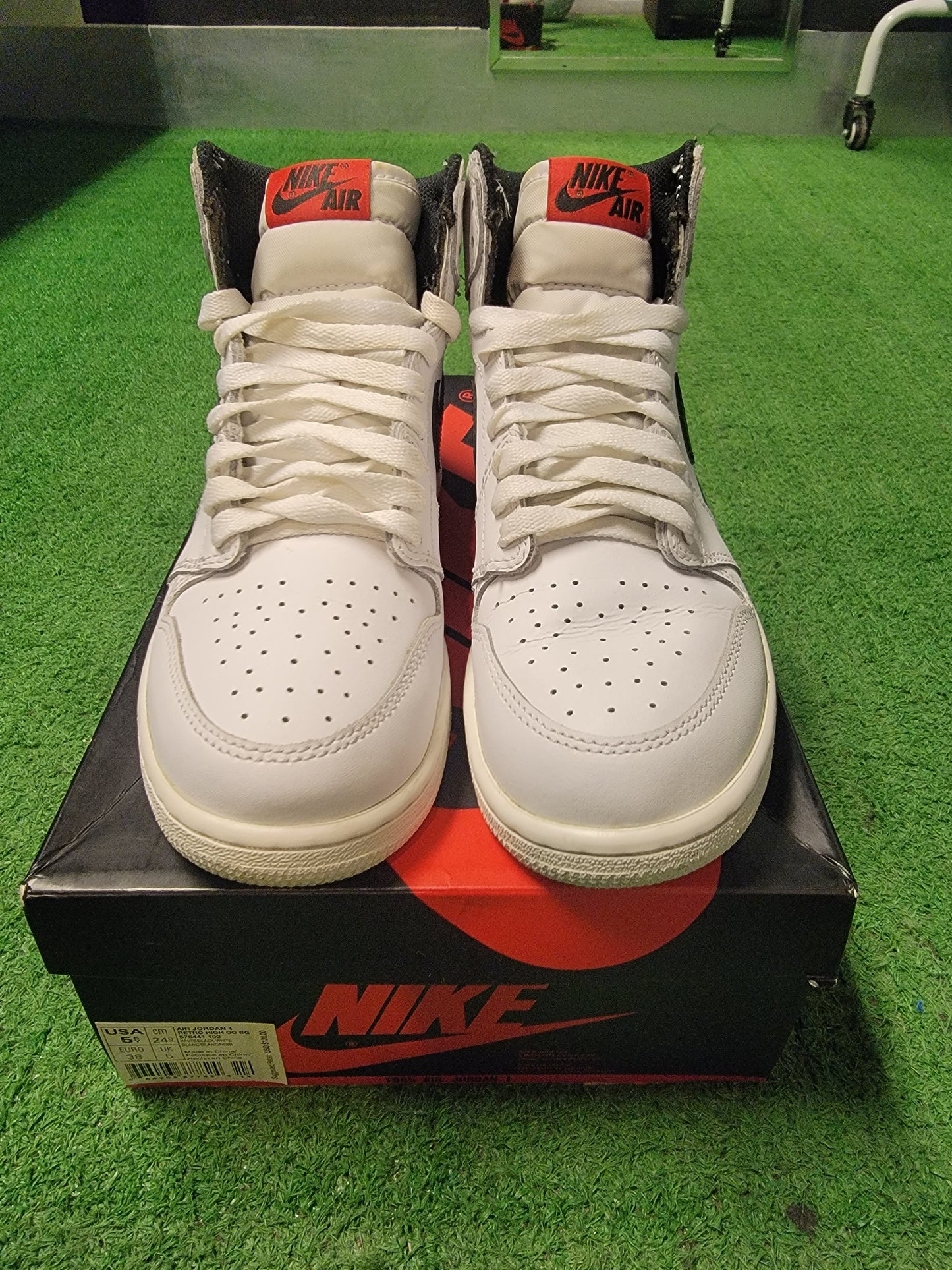 Nike Air Jordan 1 High Og Yin Yang Size 5.5Y Gradeschool Shoes