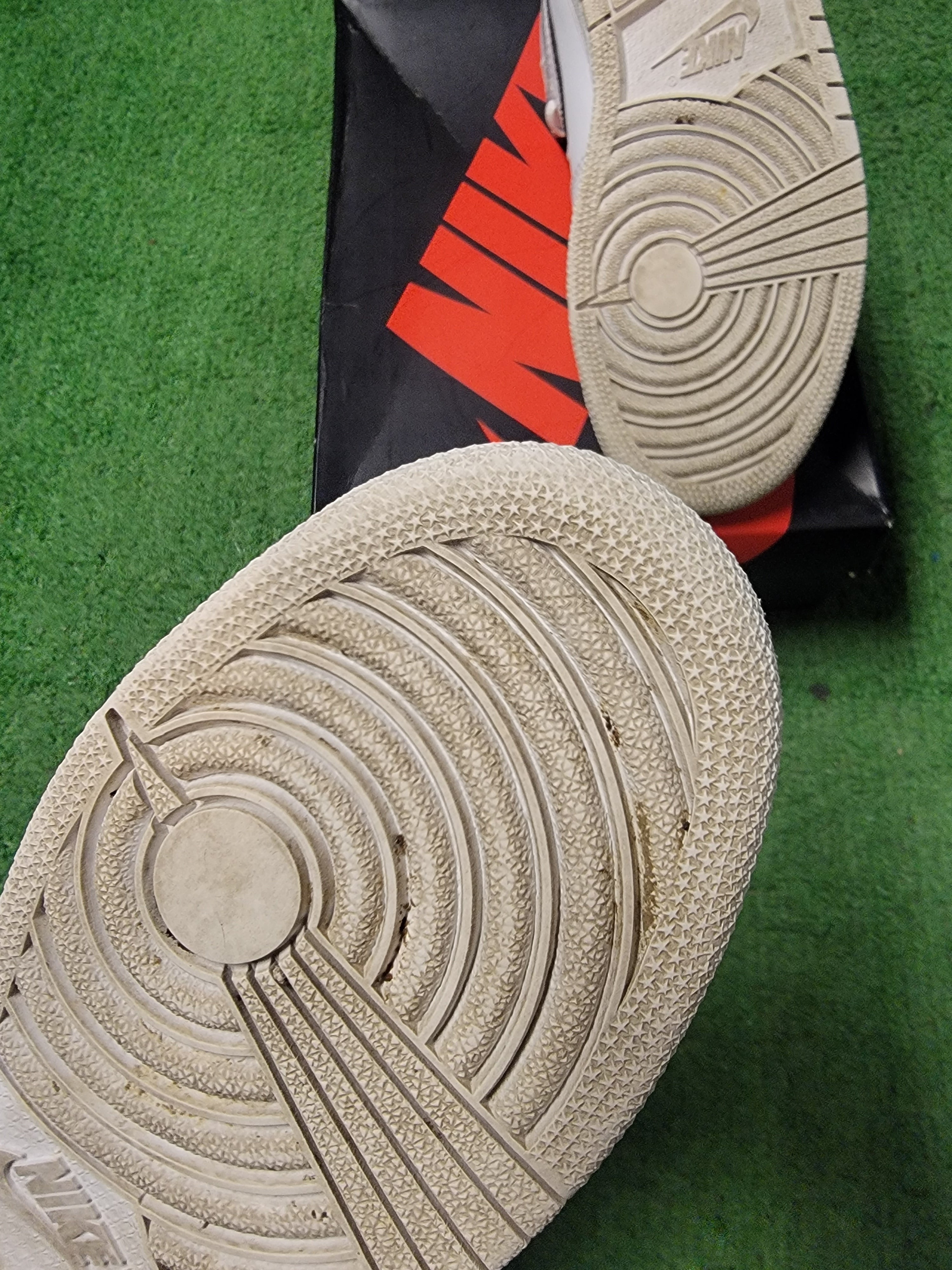 Nike Air Jordan 1 High Og Yin Yang Size 5.5Y Gradeschool Shoes