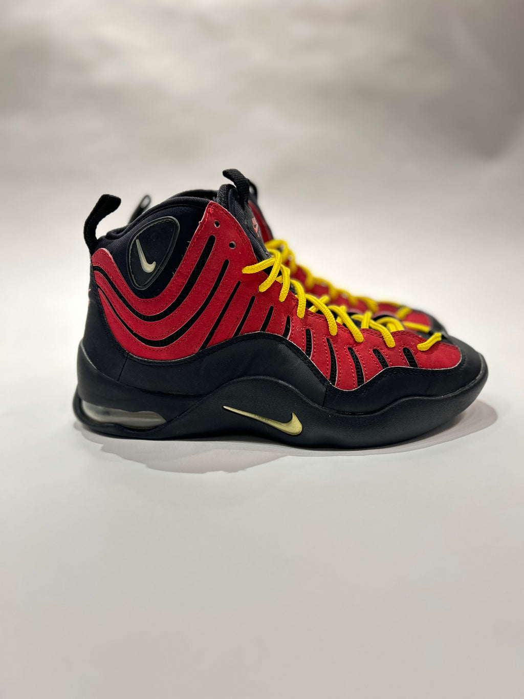 Nike Air Bakin Tim Hardaway Size 8.5 Men Shoes