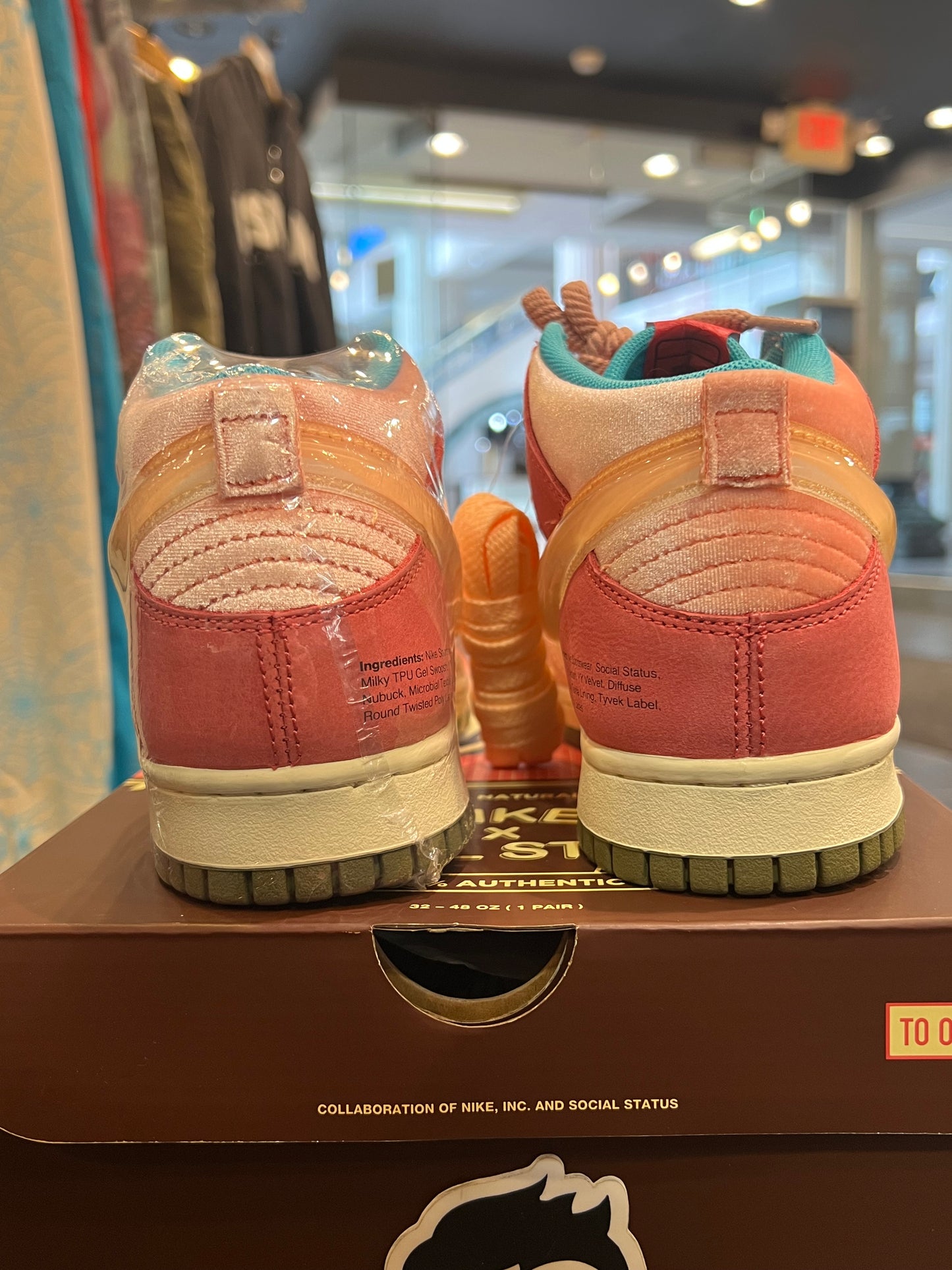 Men’s Nike Concepts SB Dunk High Strawberry Milk Brand New