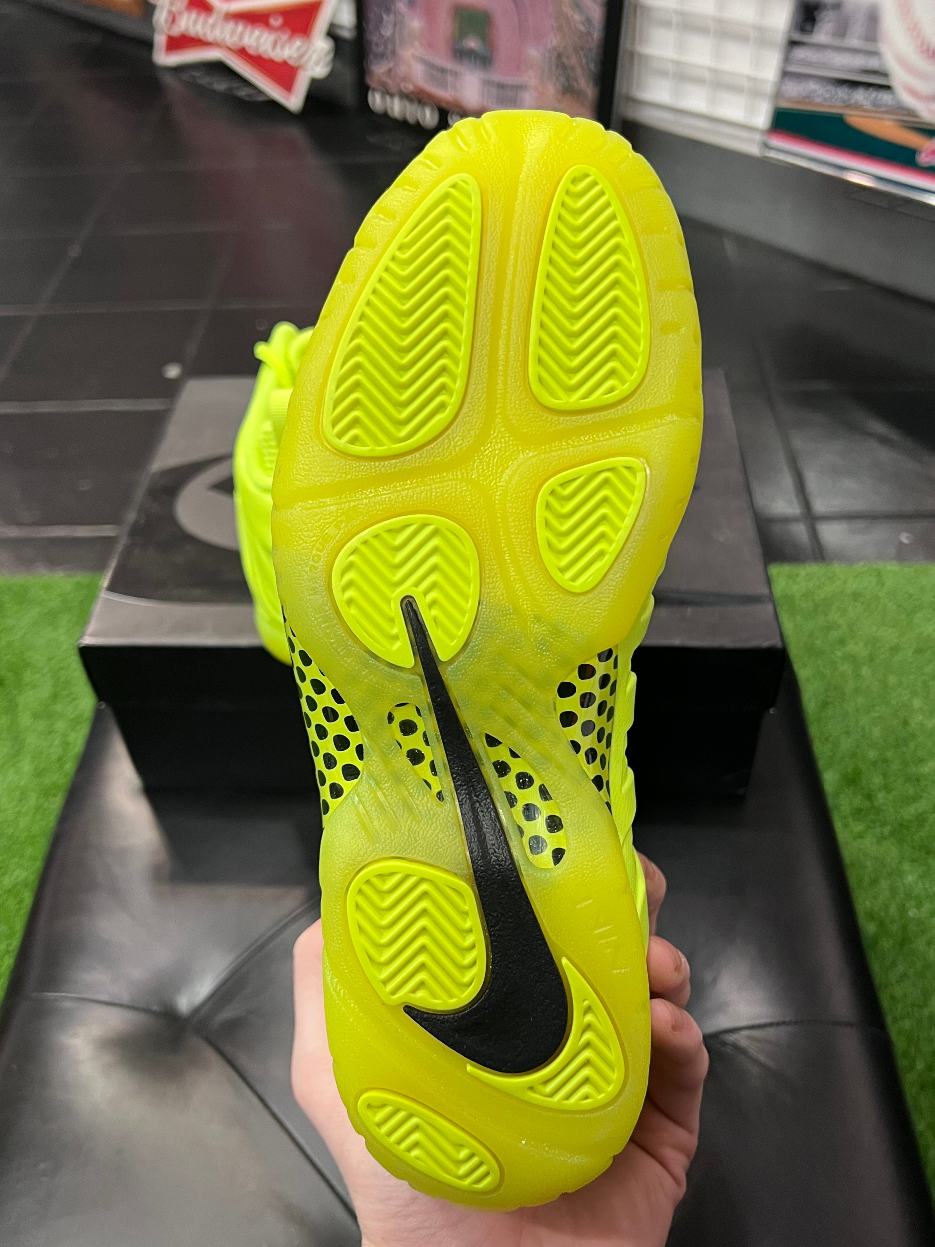 Gradeschool Nike Air Foamposite Pro Volt Size 7y