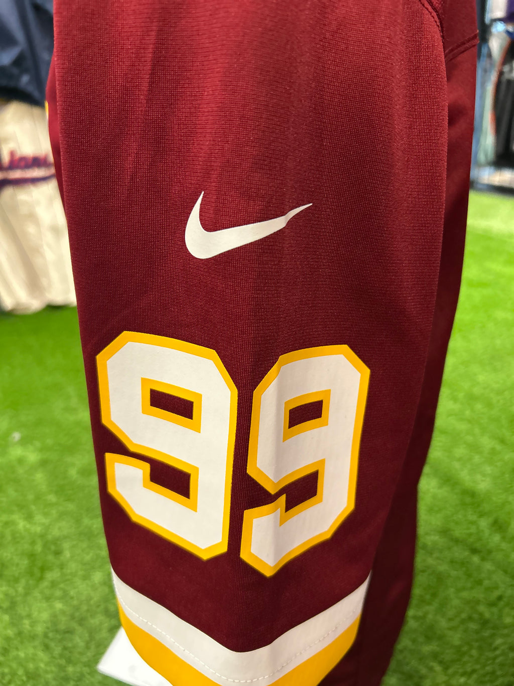 NWT Nike Washington Redskins #99 Chase Young Jersey Size Medium
