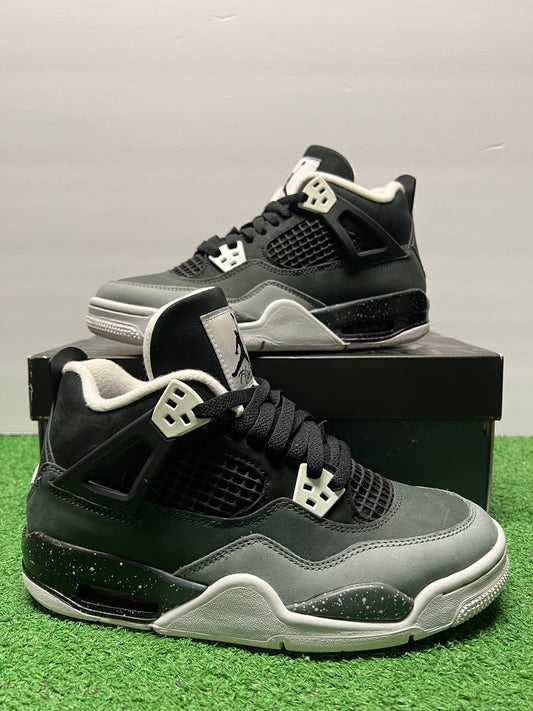 Gradeschool Air Jordan 4 Fear Size 5.5y