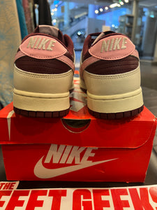 Nike Dunk Low Valentines Day Pre-Owned