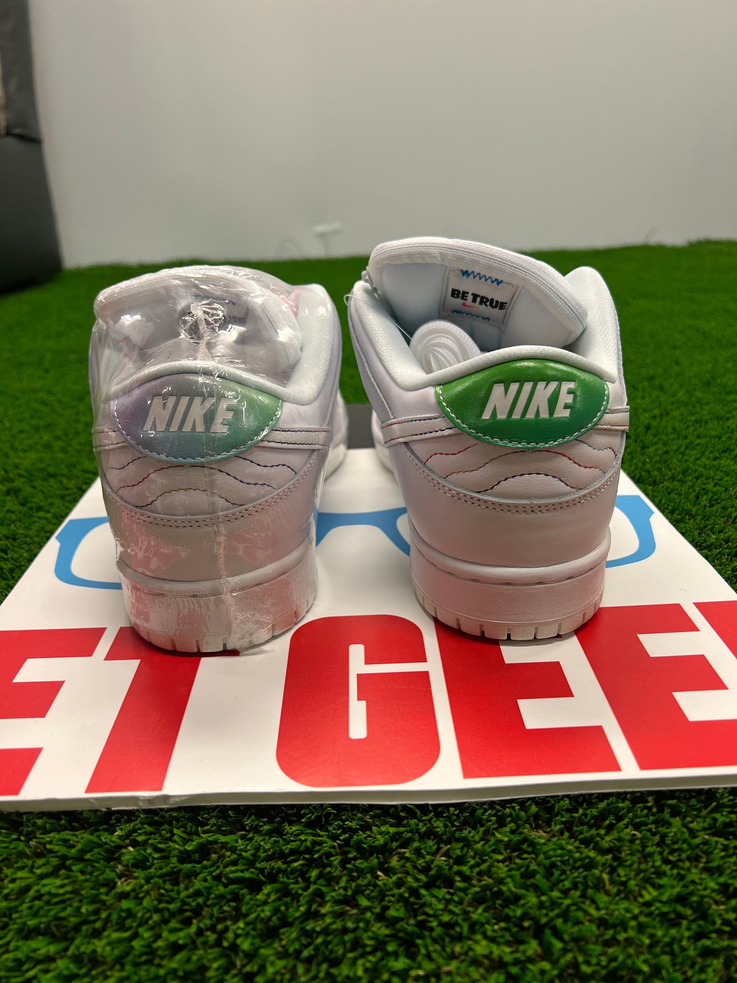 Men’s Nike SB Dunk Low Be True Brand New