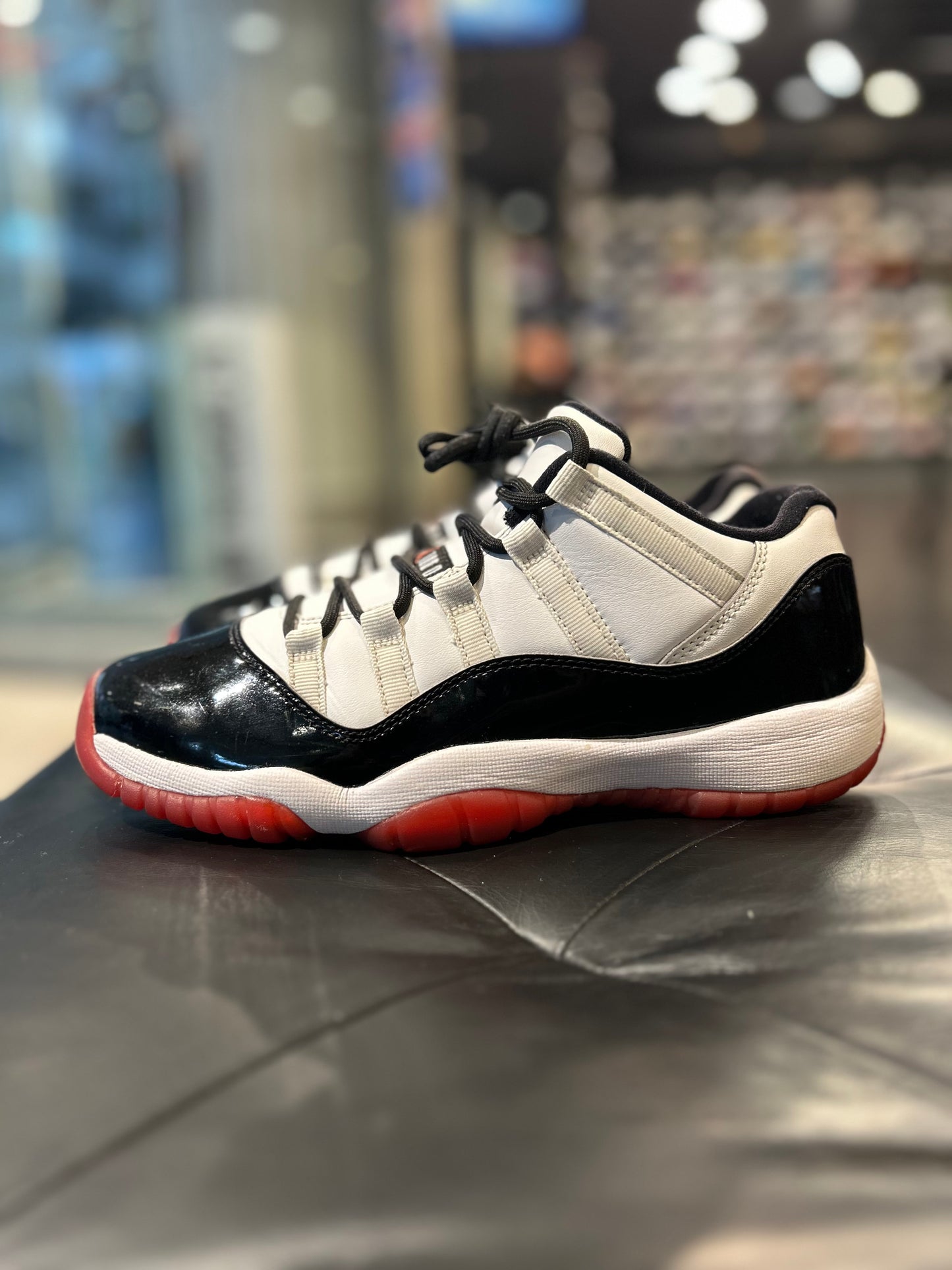 Air Jordan 11 Low Concord Bred size 7y