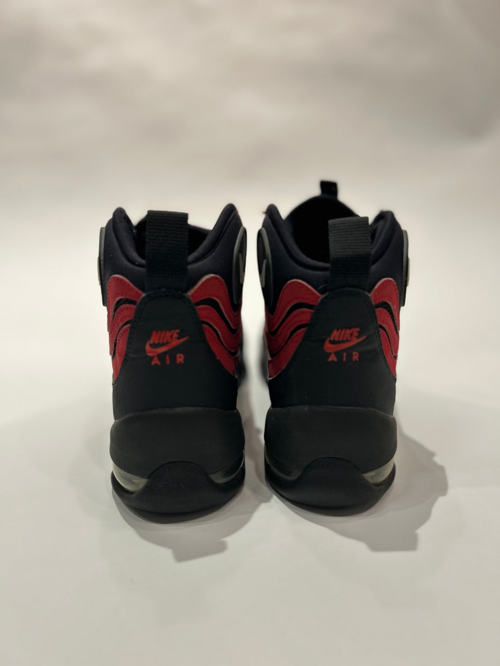 Nike Air Bakin Tim Hardaway Size 8.5 Men Shoes