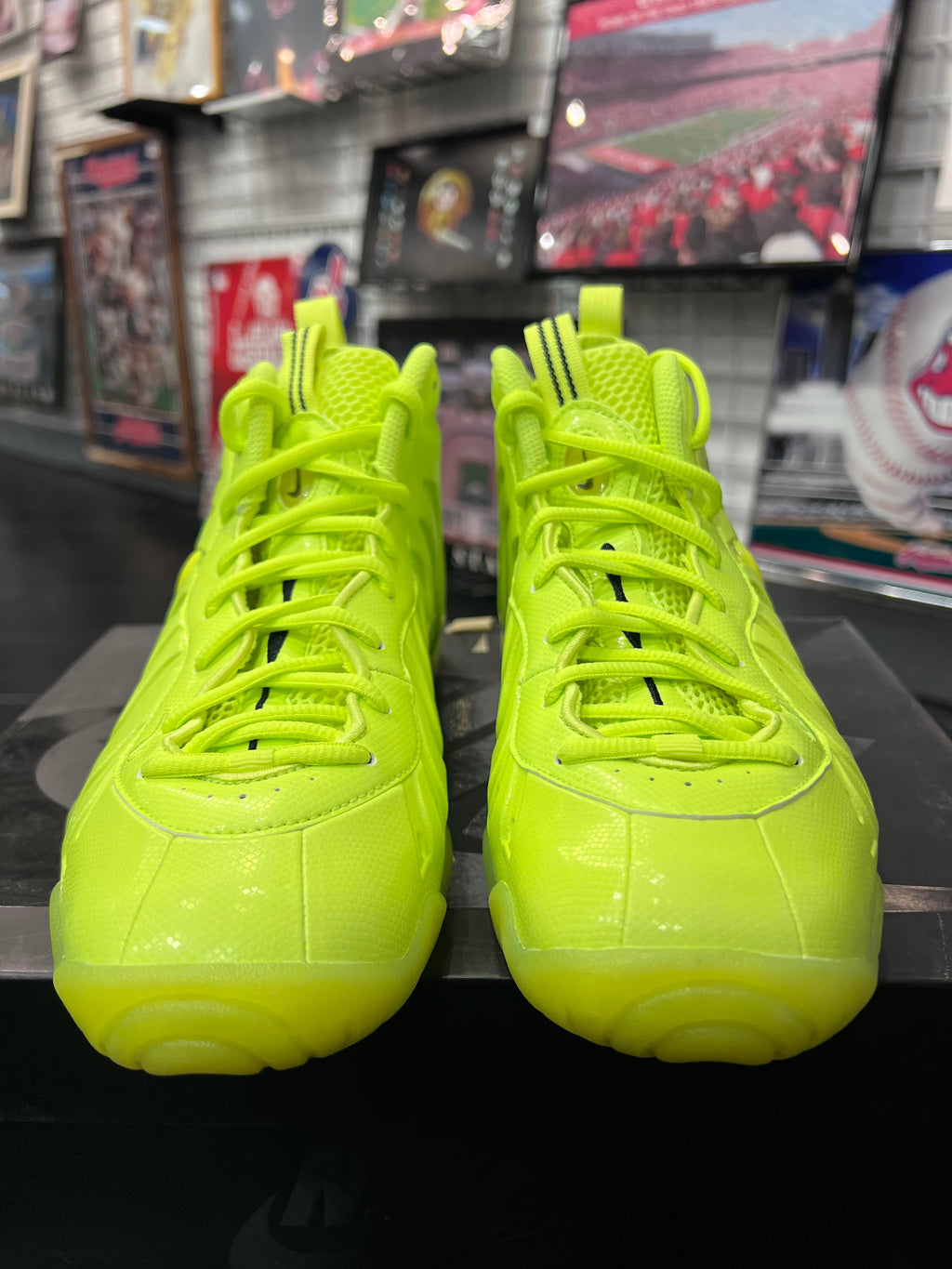 Gradeschool Nike Air Foamposite Pro Volt Size 7y
