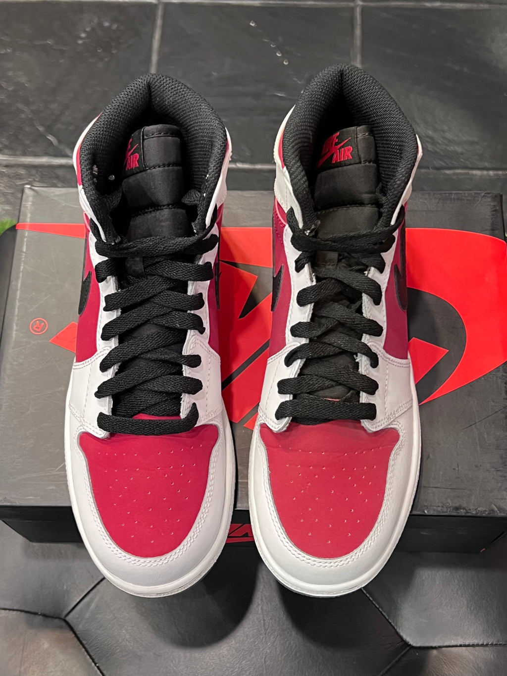 Air Jordan 1 Carmine Size 6y Shoes Gradeschool
