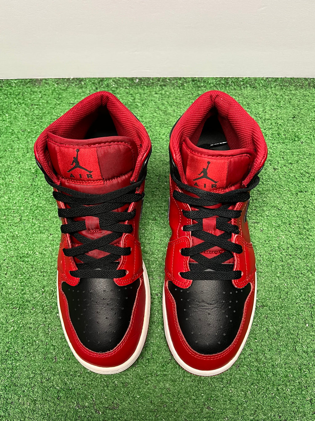 Gradeschool Air Jordan 1 Mid Size 6.5y
