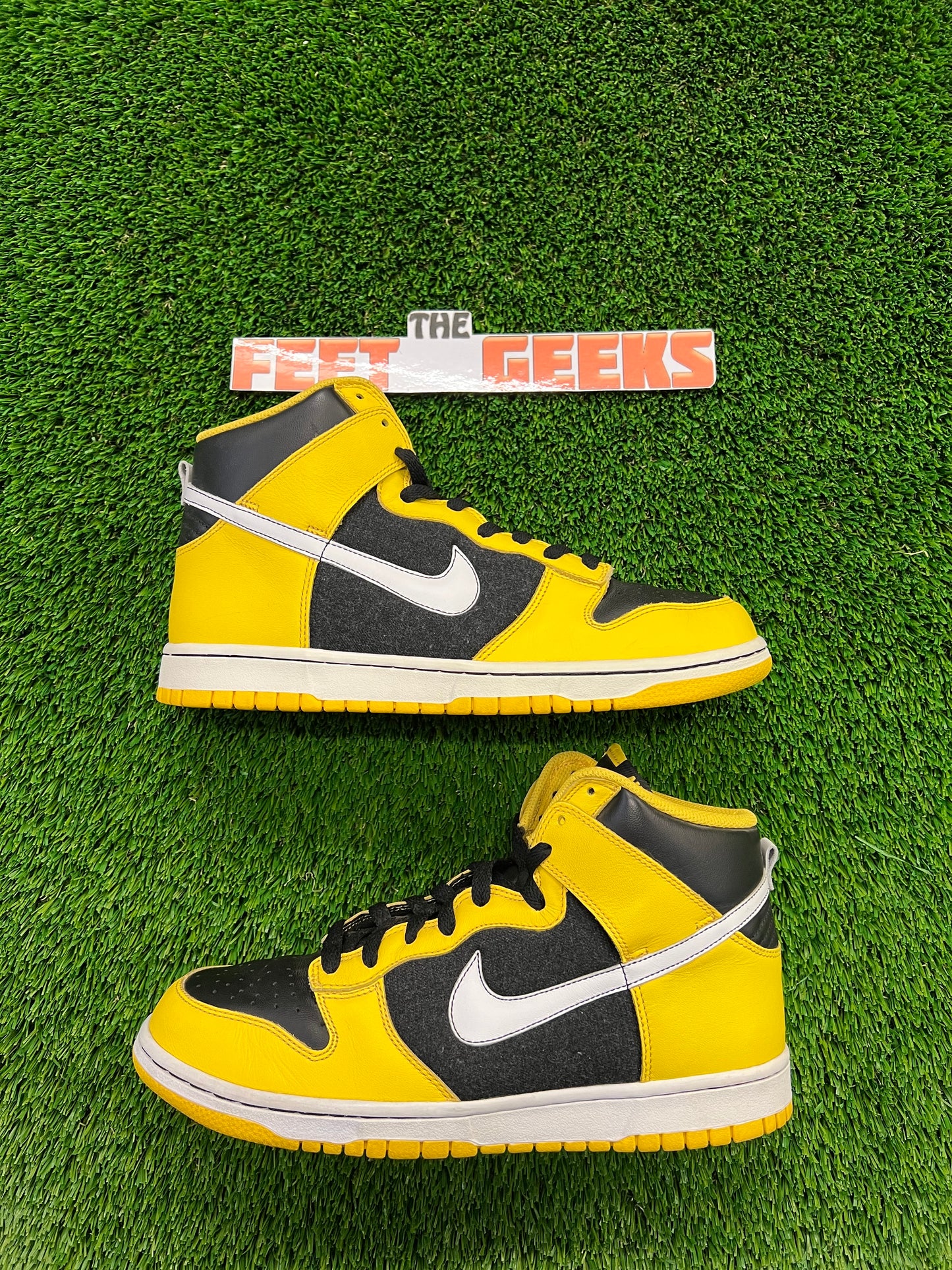 Men’s 2009 Nike Dunk High Varsity Maize size 9.5 Shoes used og box